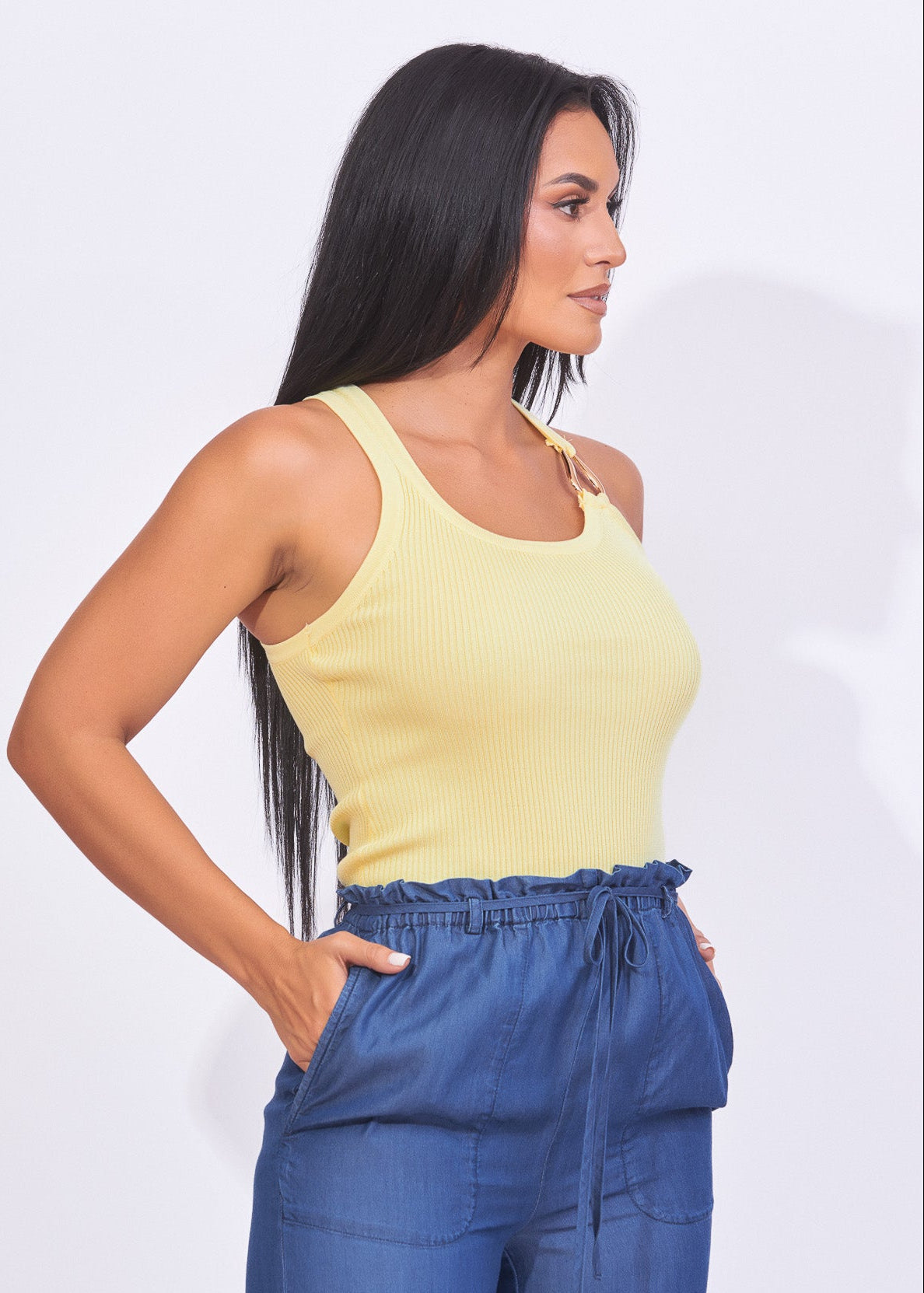 Blusa amarillo claro con argolla