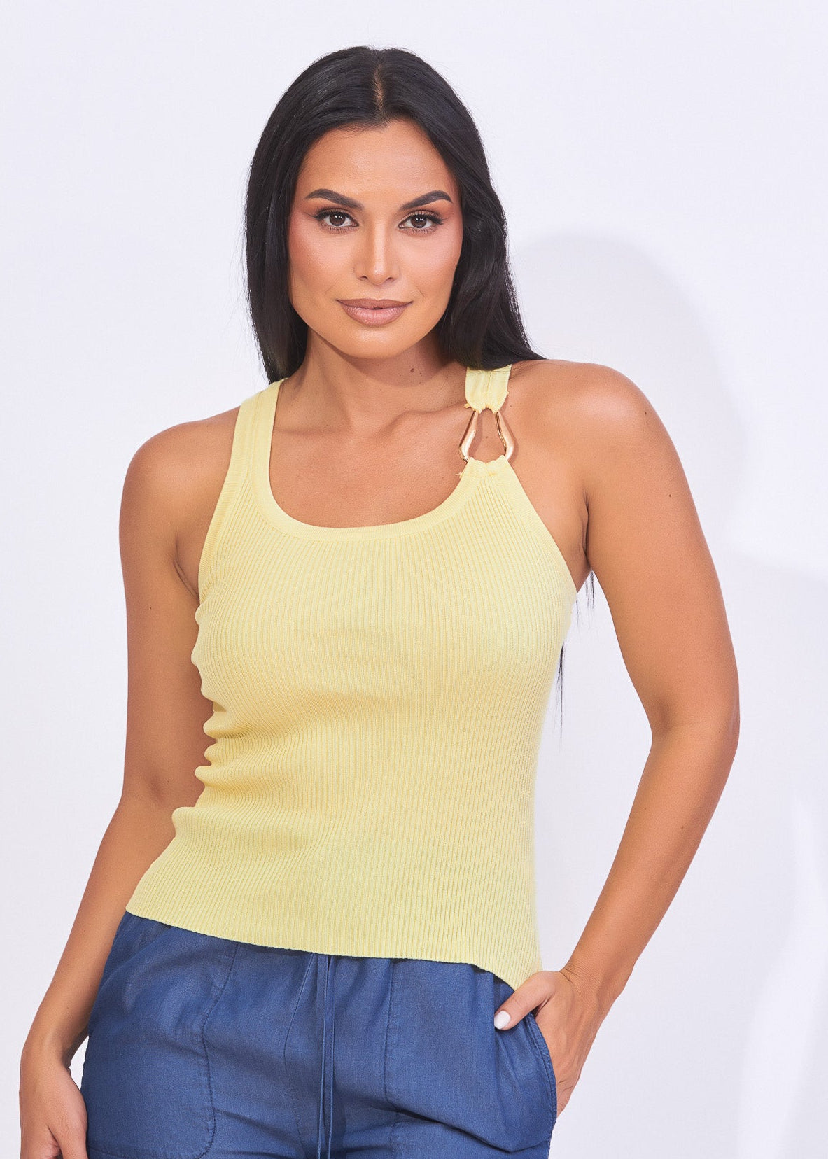 Blusa amarillo claro con argolla