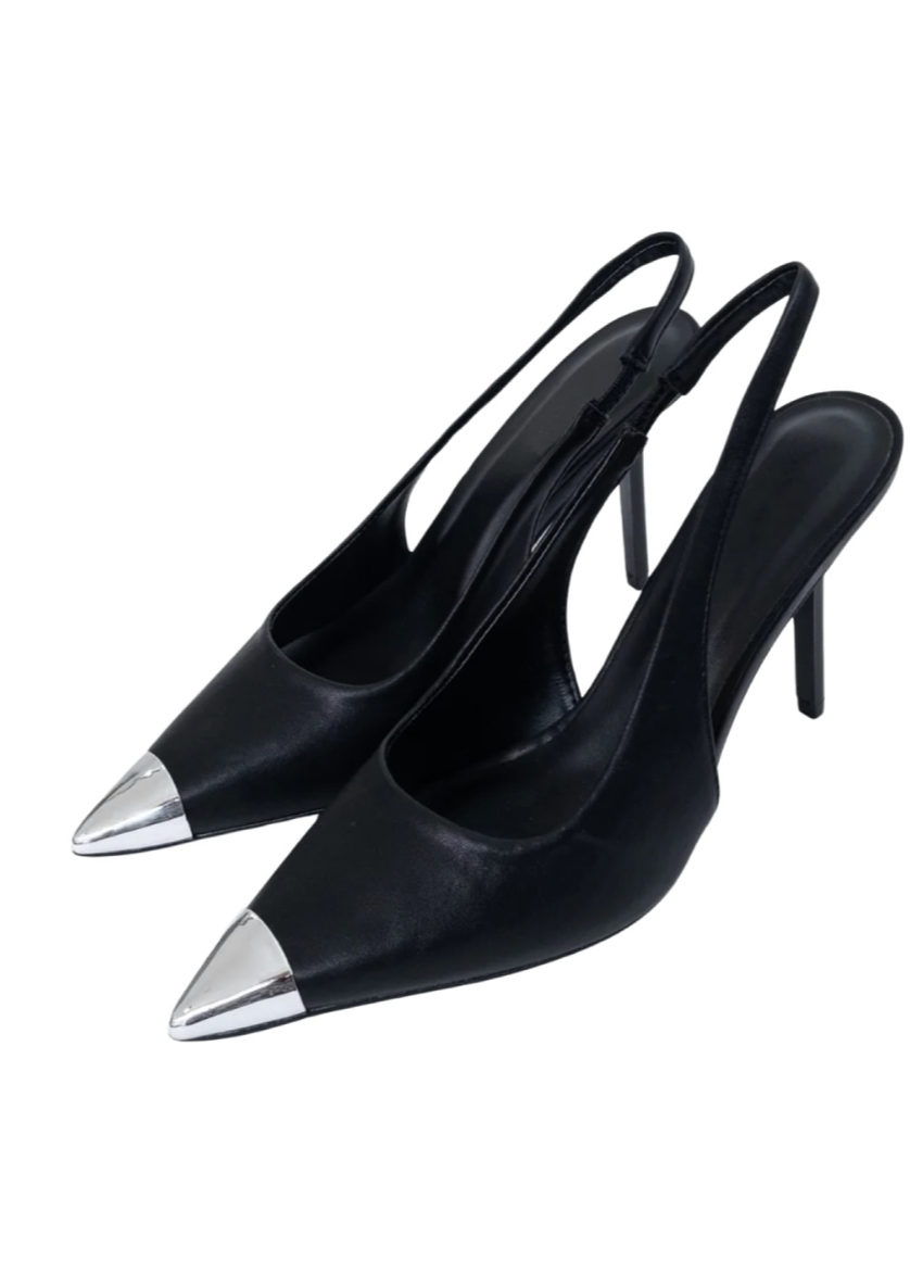 Zapato tipo stiletto  color negro