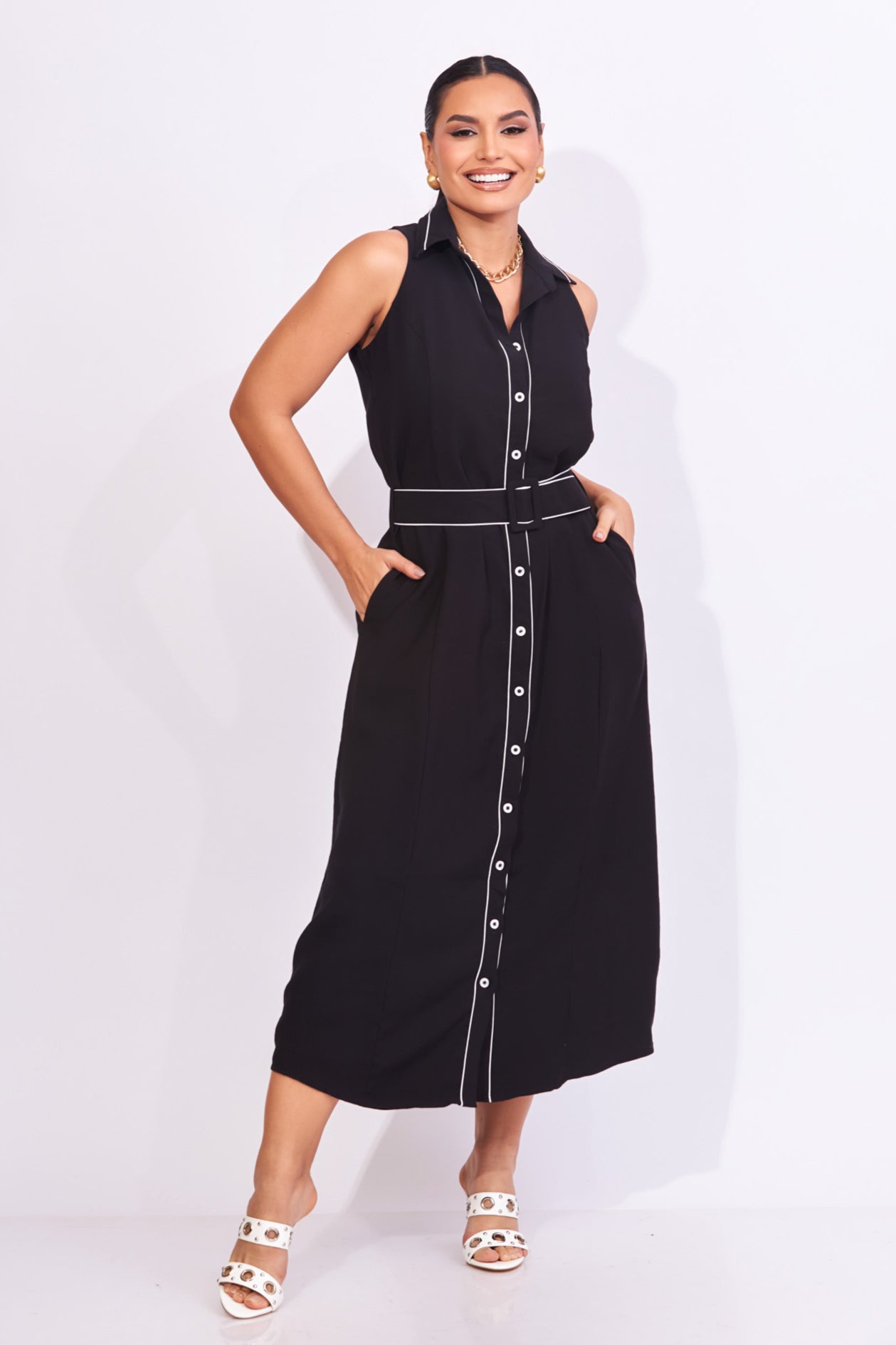 Vestido negro con botones al frente