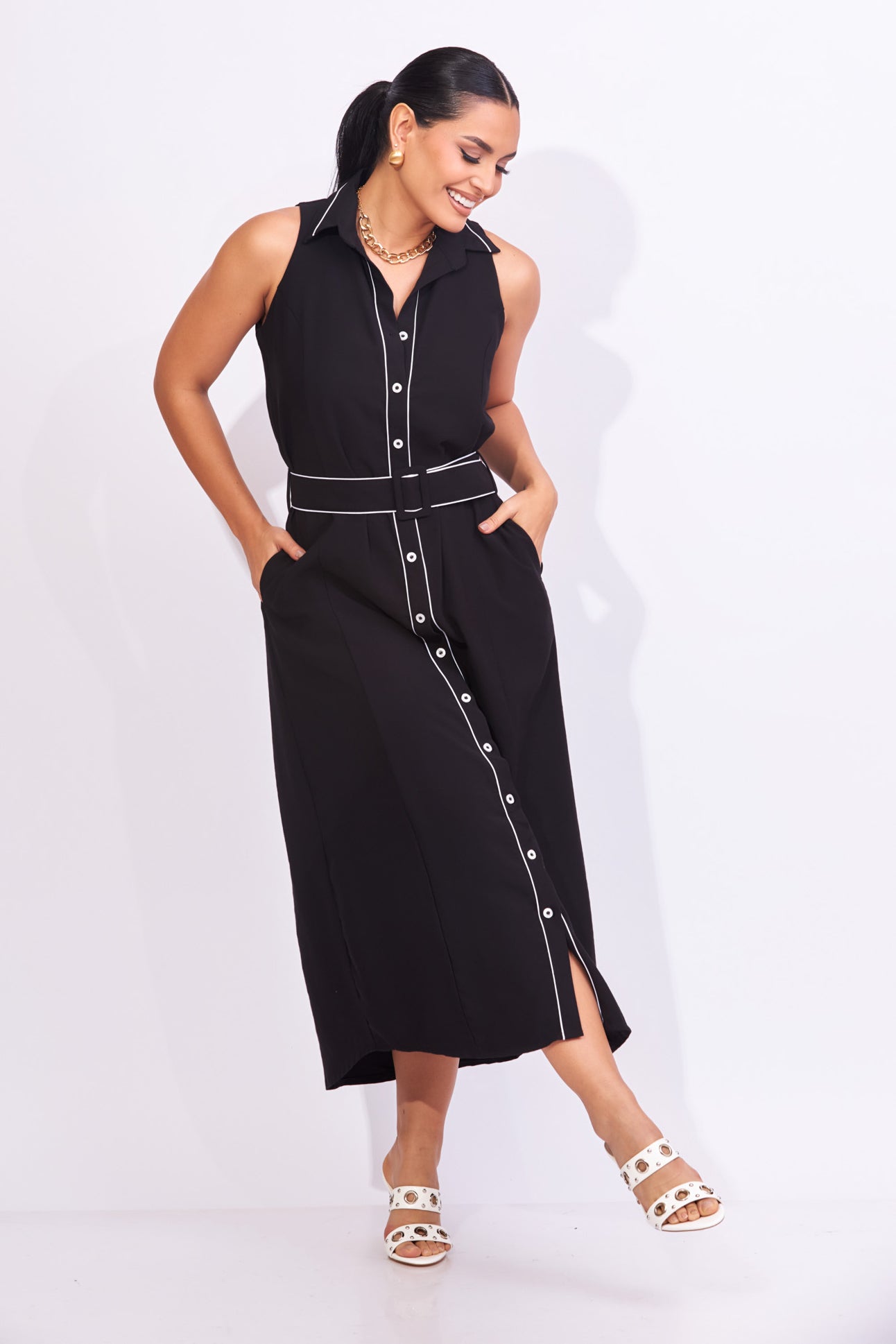 Vestido negro con botones al frente