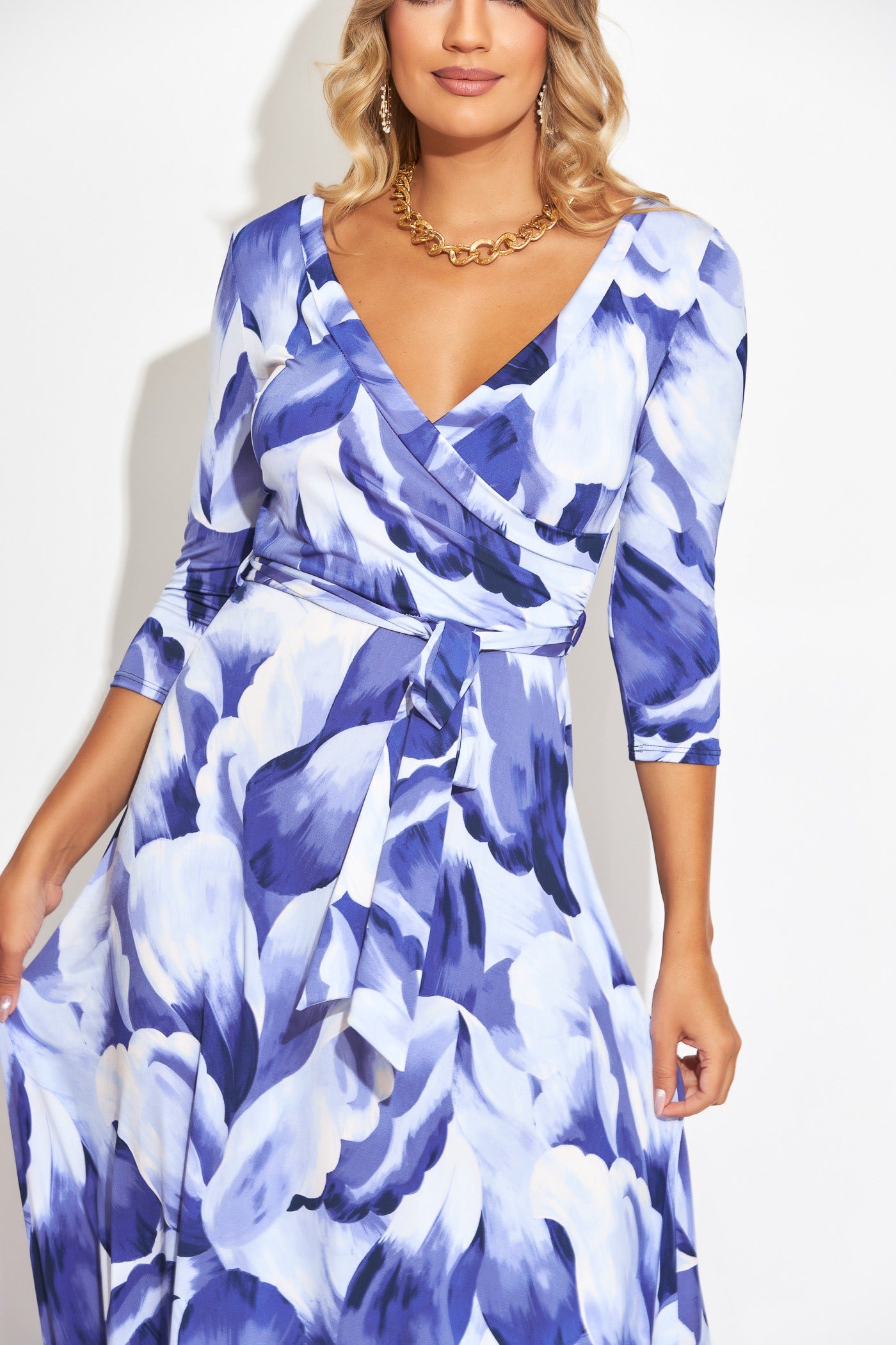 Maxi vestido estampado azul con blanco