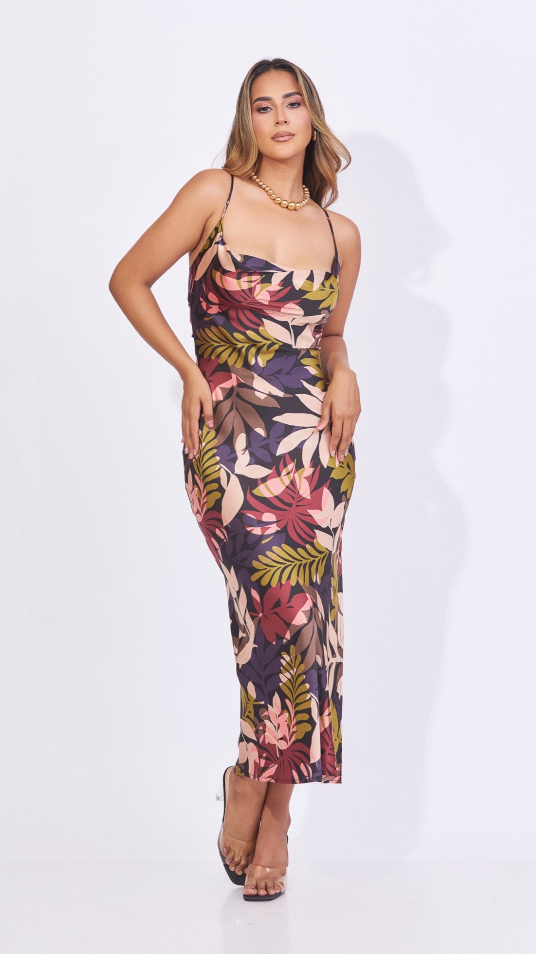 Vestido estampado en satín con abertura