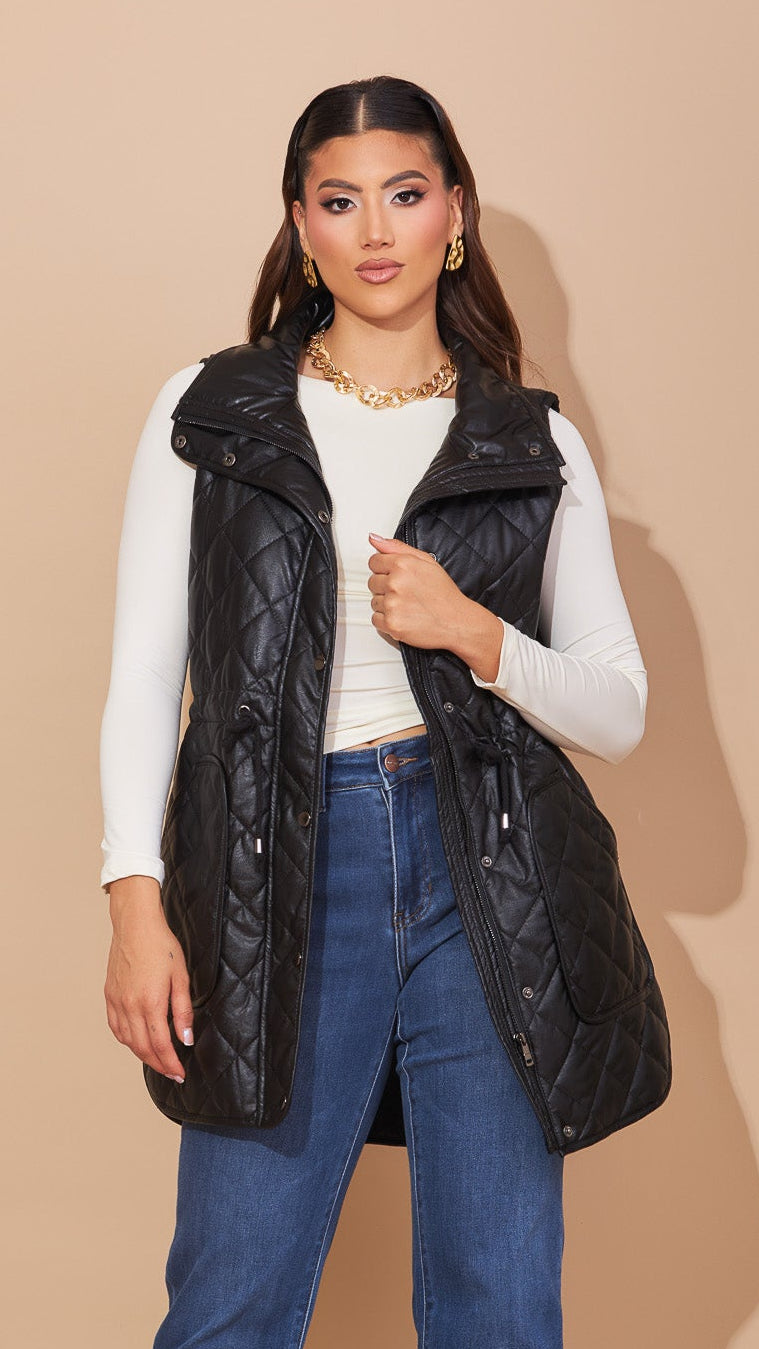 Chaleco negro con corte largo