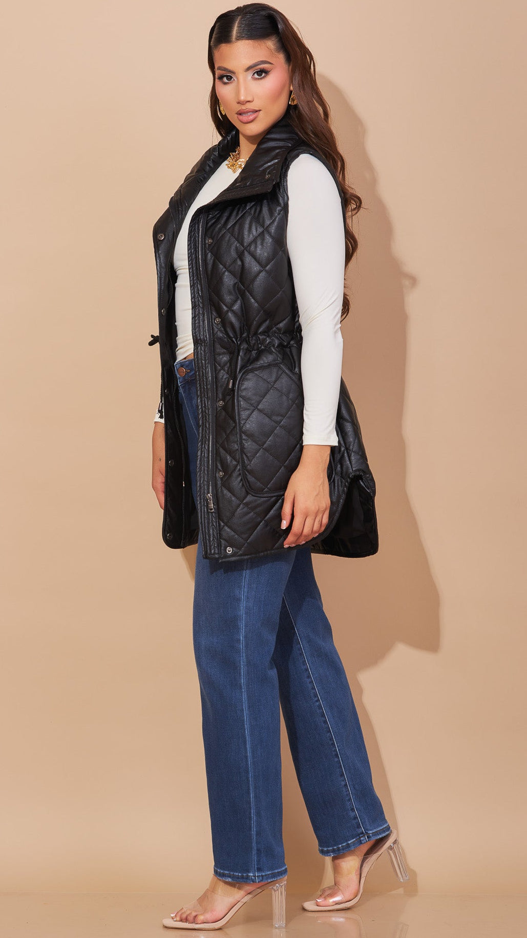 Chaleco negro con corte largo