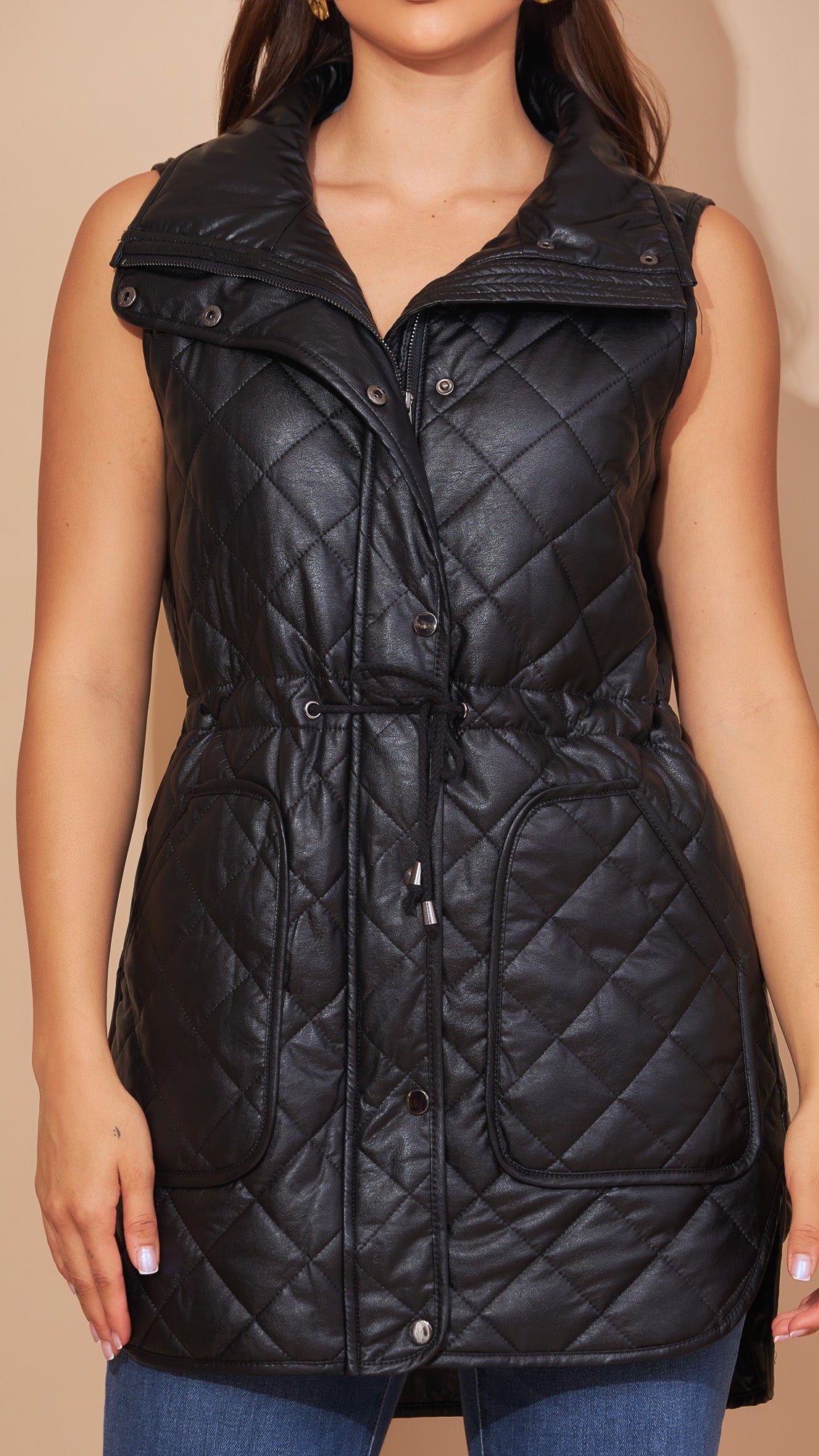 Chaleco negro con corte largo