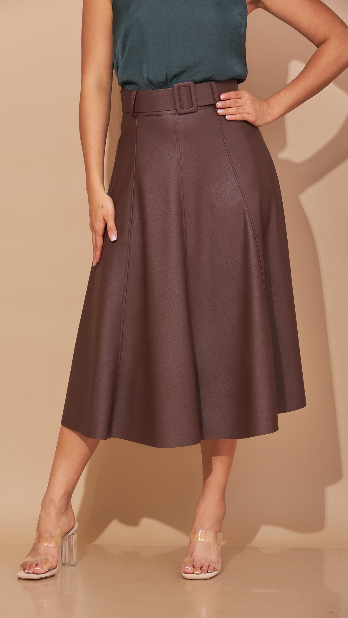 Falda cuerina en color café