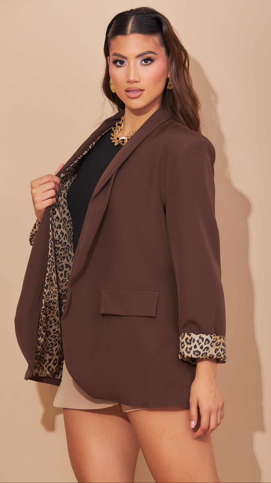Blazer café mangas animal print