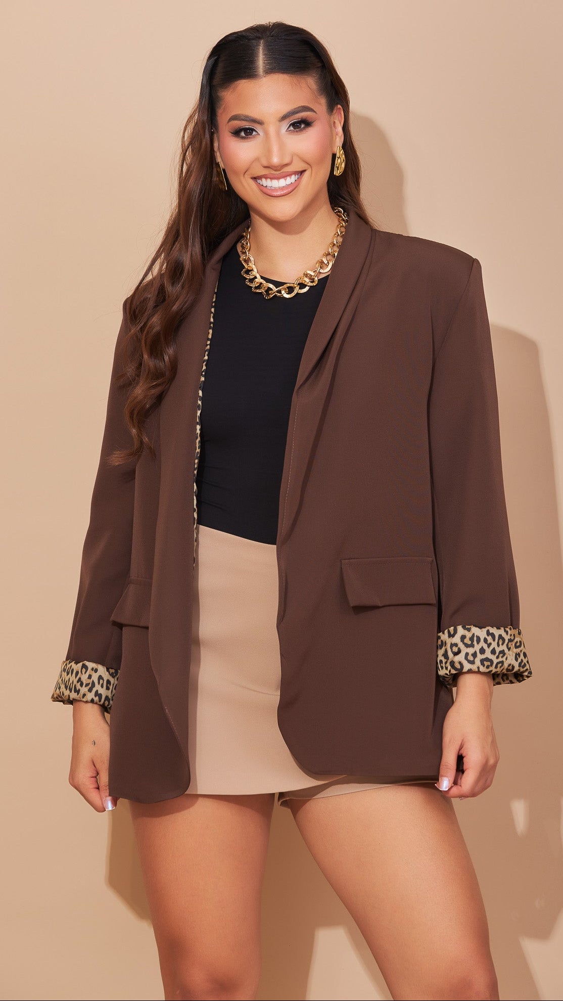 Blazer café mangas animal print