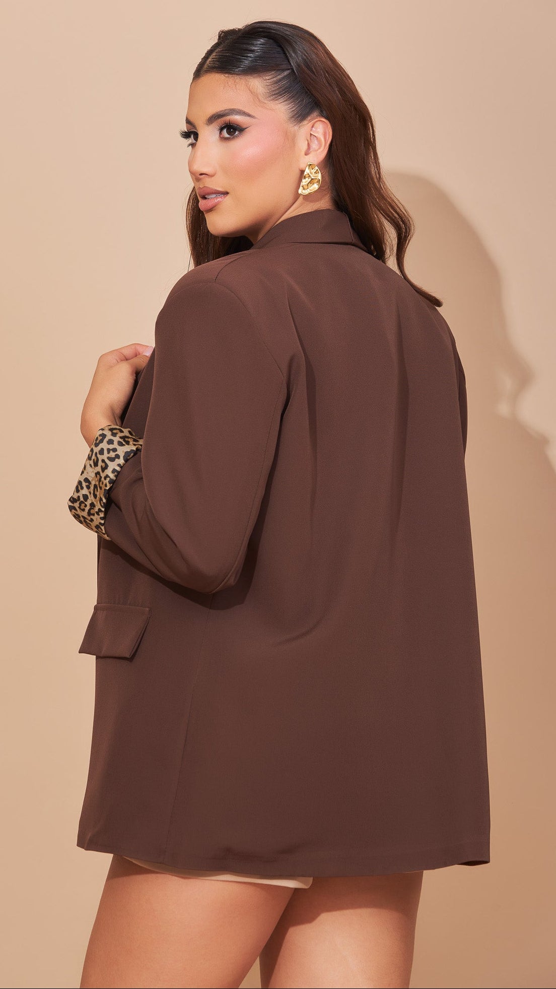 Blazer café mangas animal print