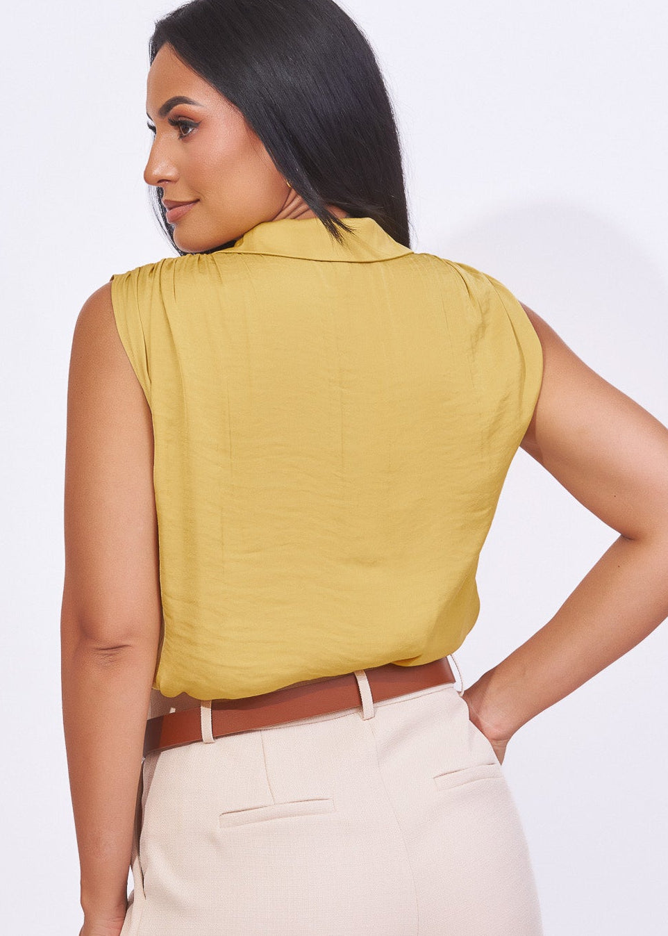 Blusa sin mangas color mostaza