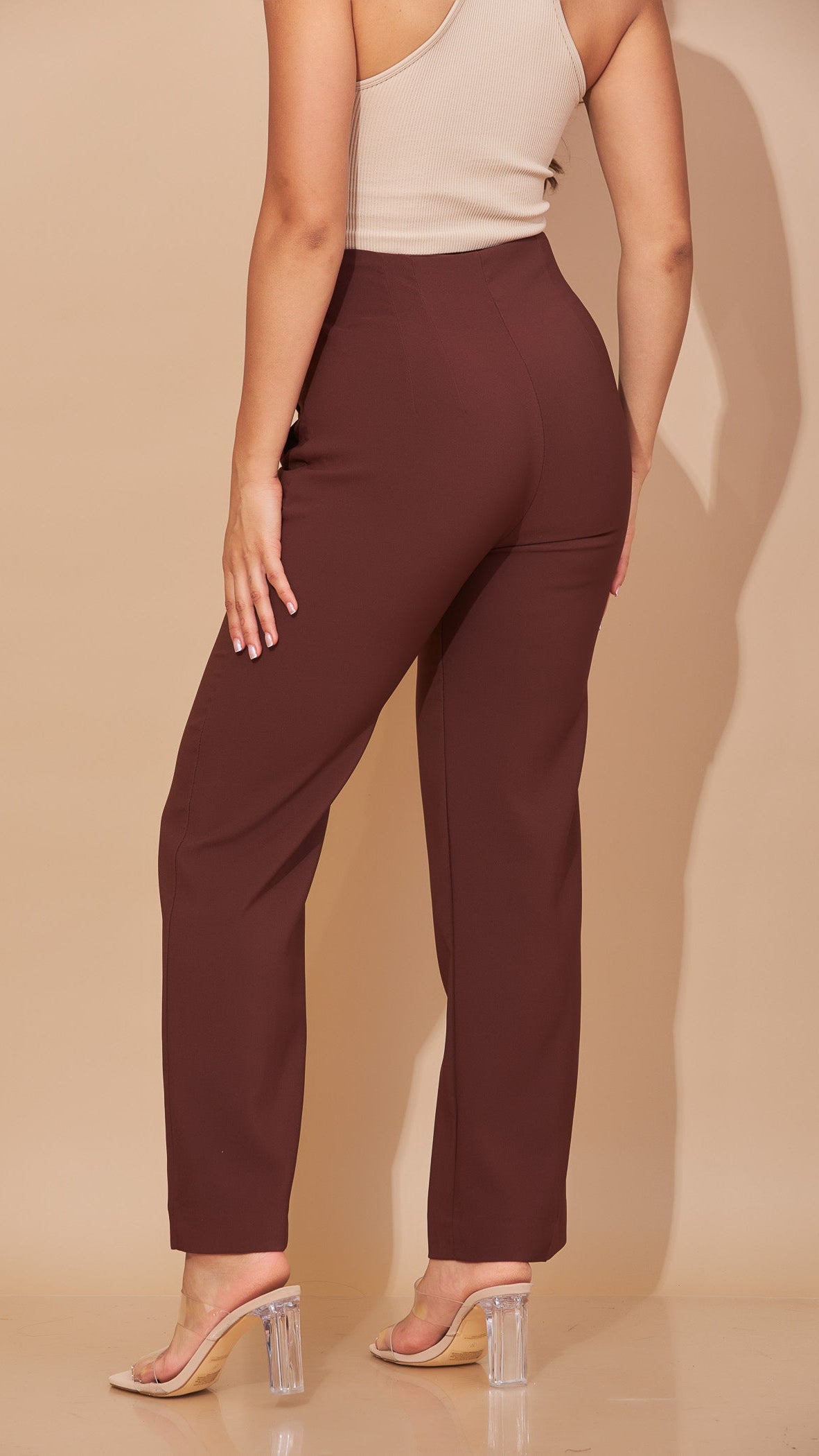 Pantalón café de pierna ancha