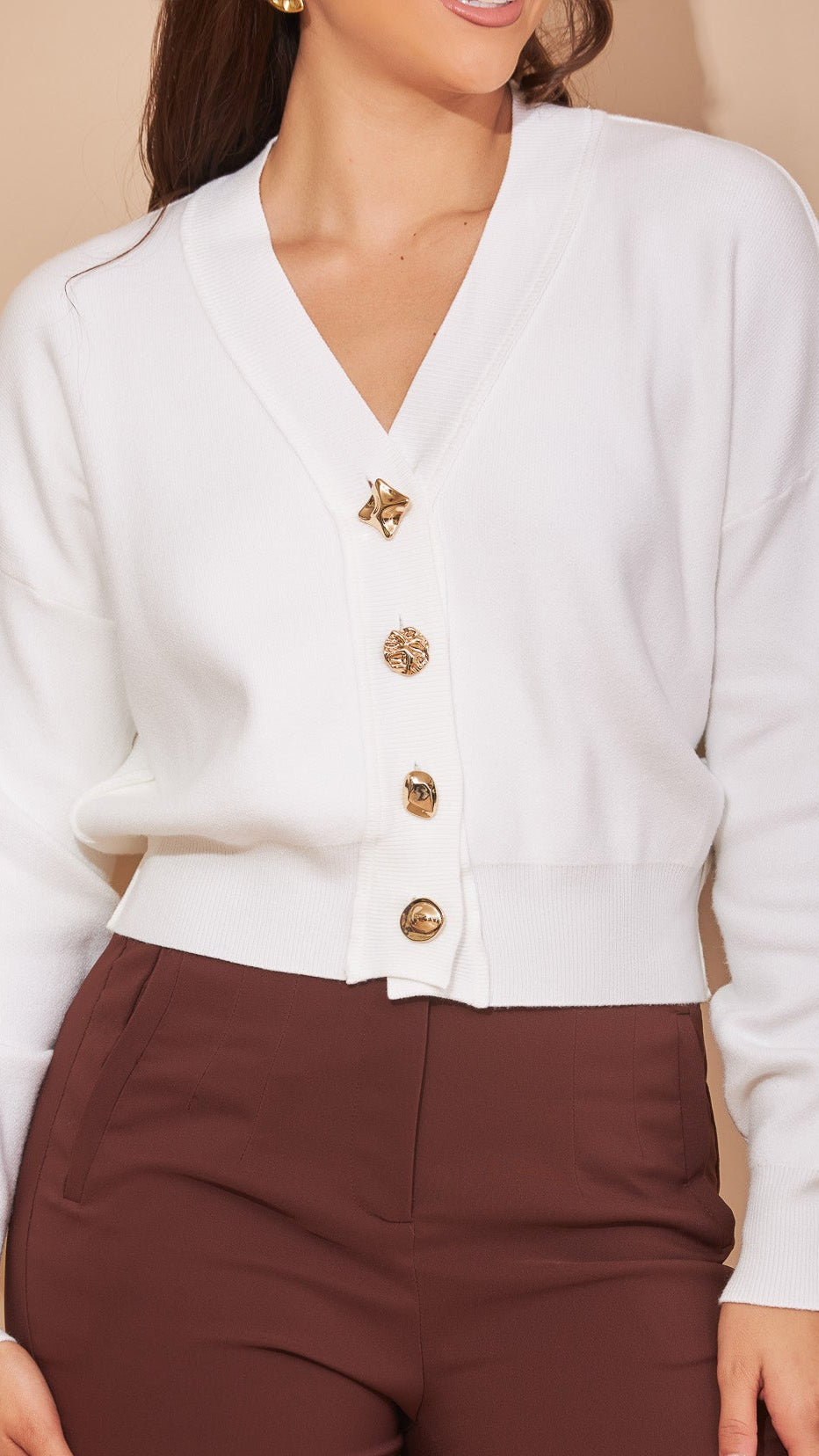 Suéter blanco botones dorados