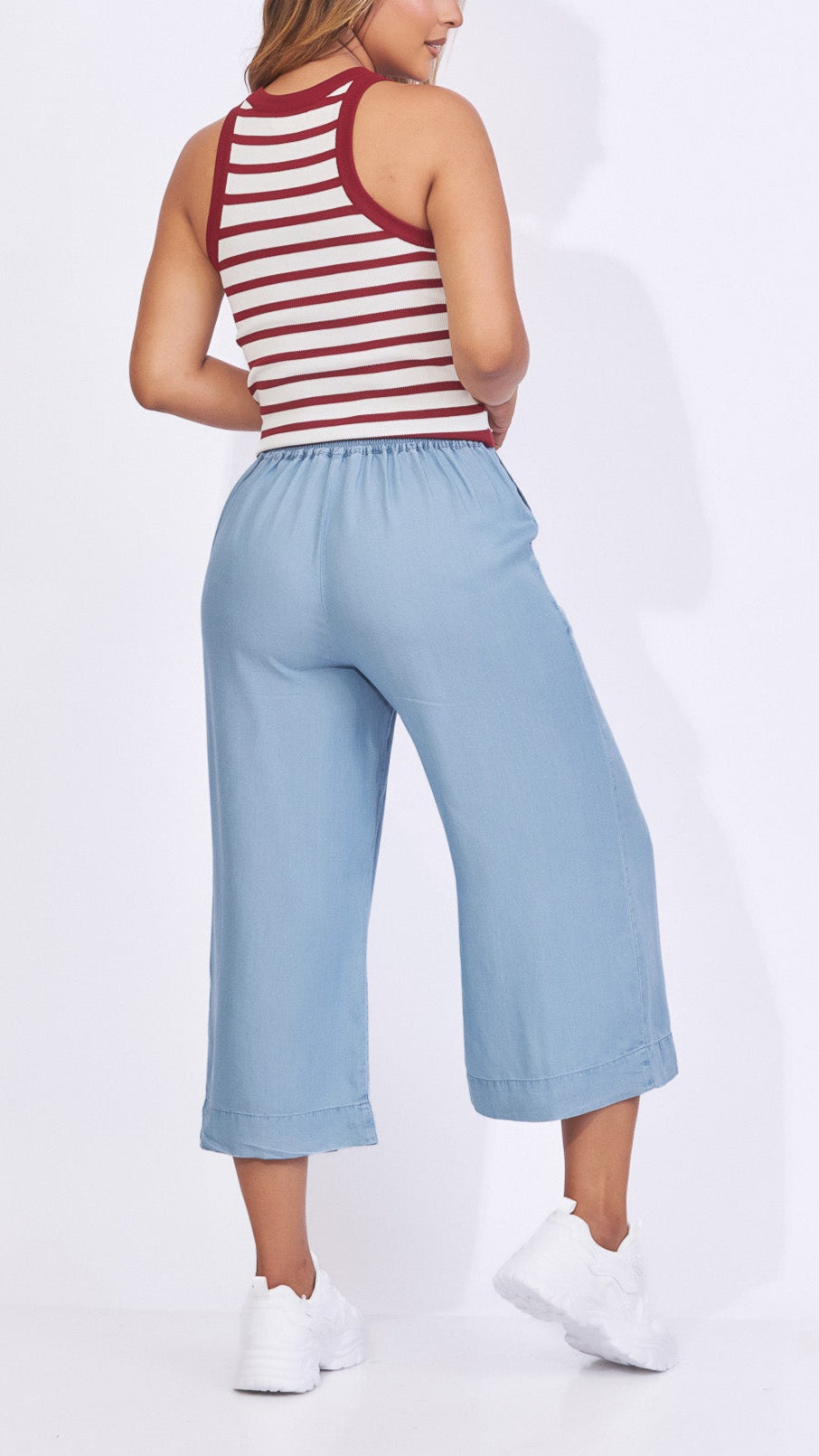 Pantalón celeste mezclilla corto