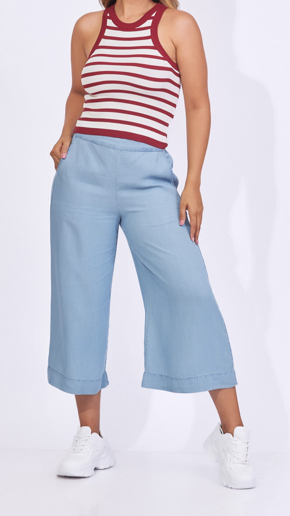 Pantalón celeste mezclilla corto