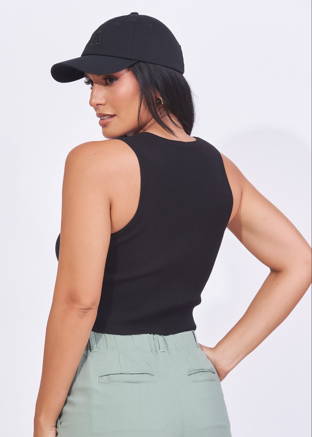 Blusa top negra con broches