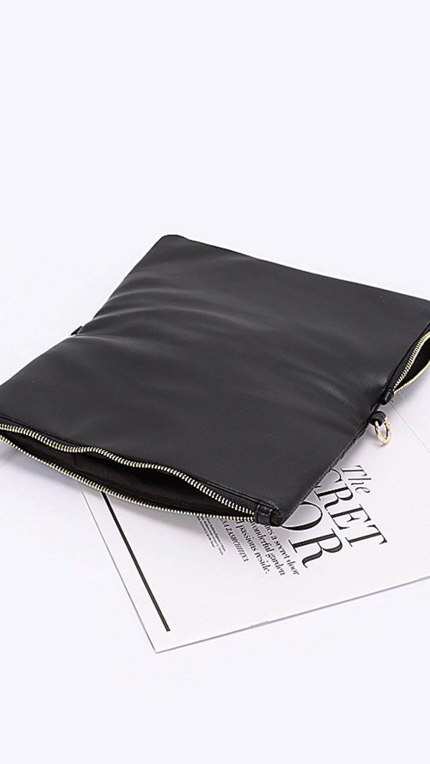 Cartera tipo sobre en color negro