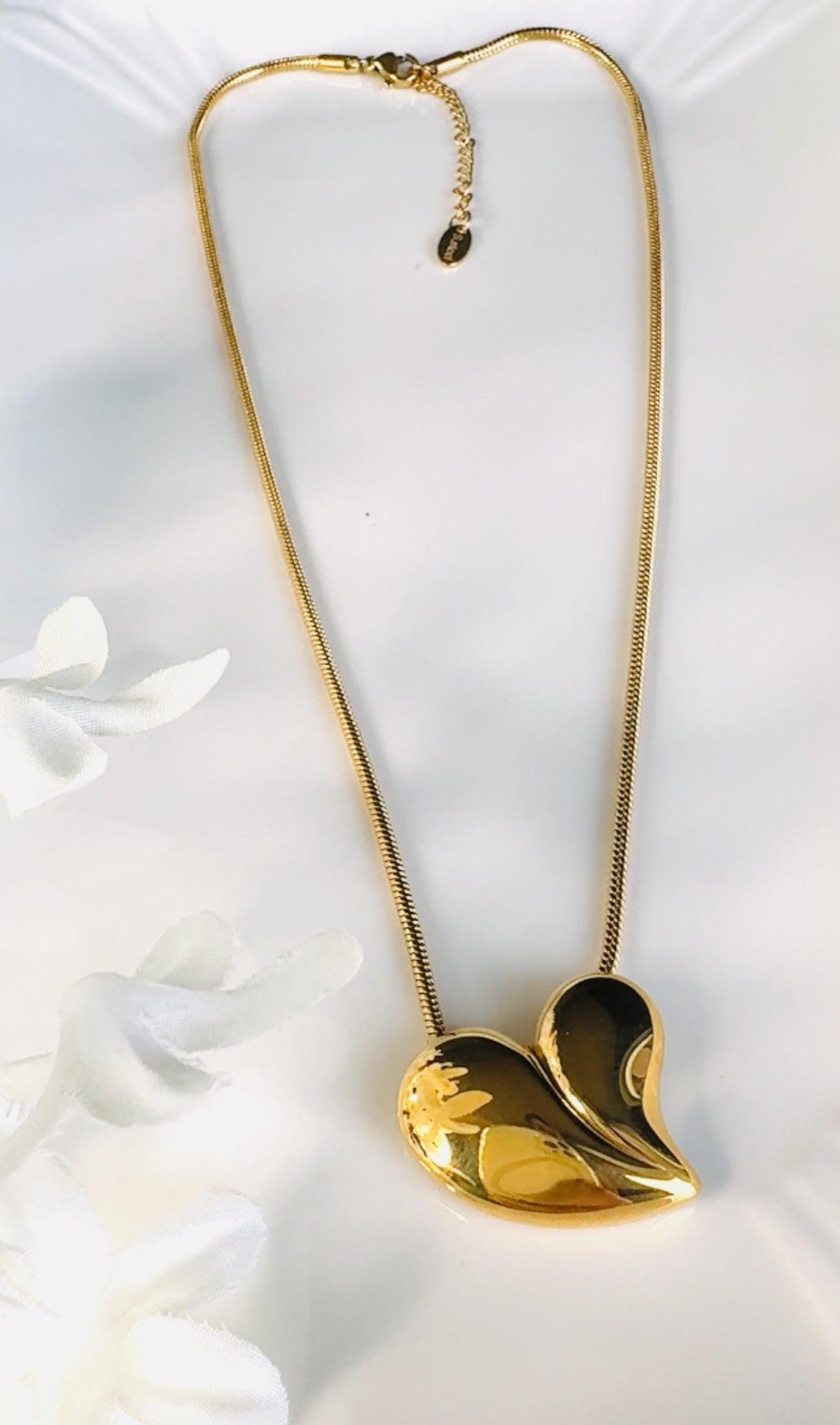 Collar en acero con dije de corazón