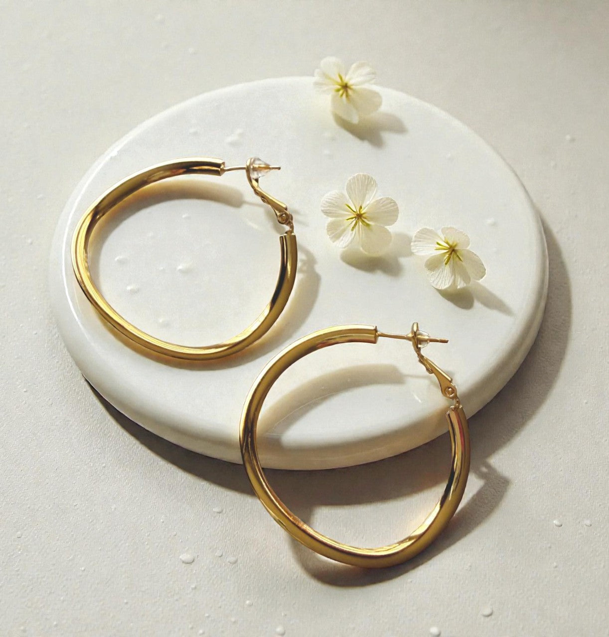 Aretes tipo argolla con forma irregular