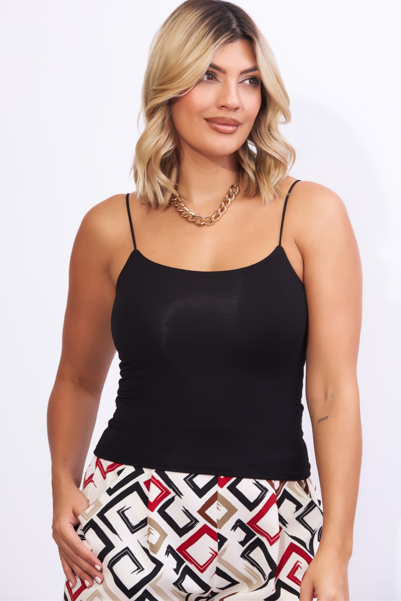 Blusa básica negro en tirantes