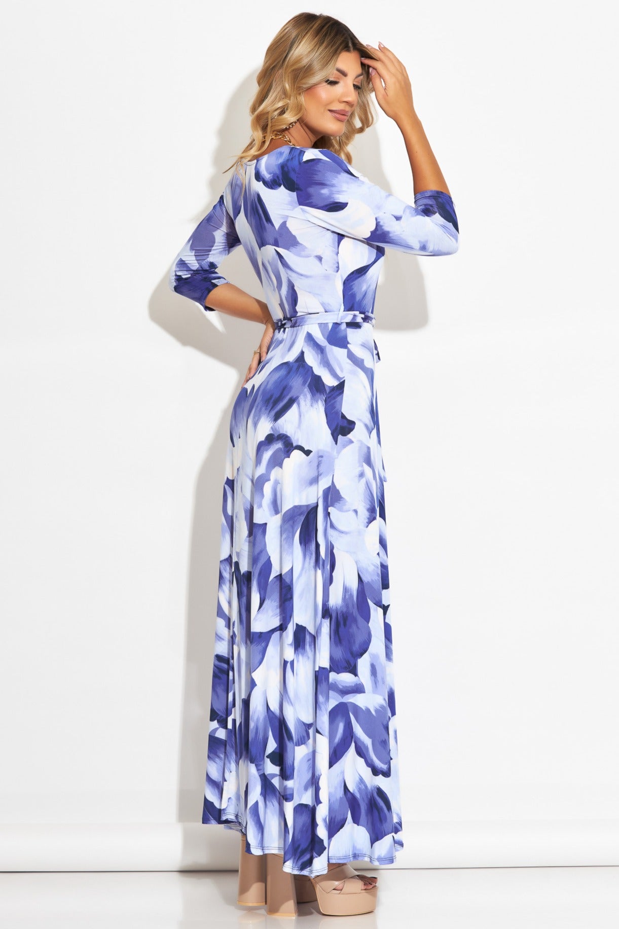 Maxi vestido estampado azul con blanco