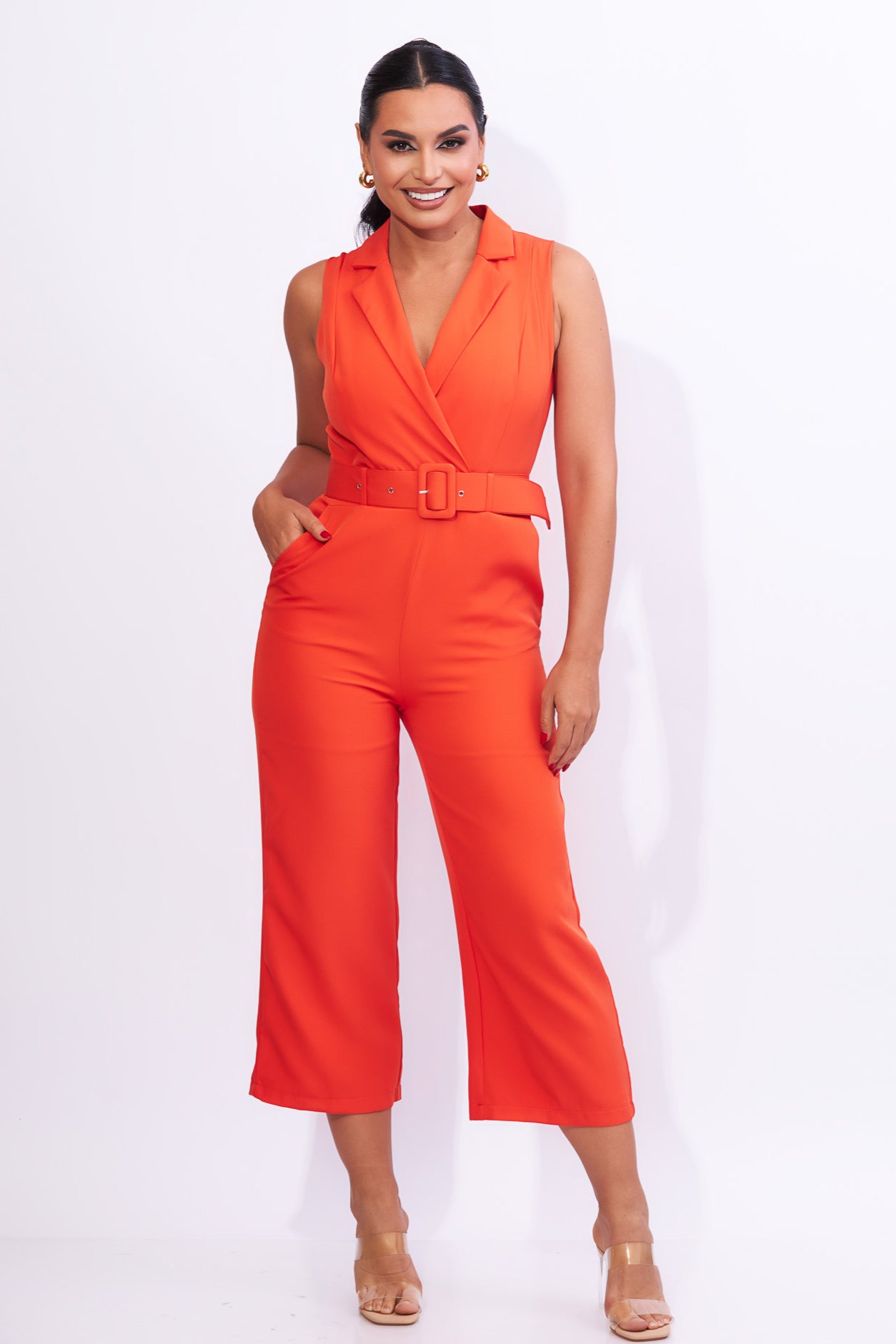 Enterizo color naranja, incluye cinturón