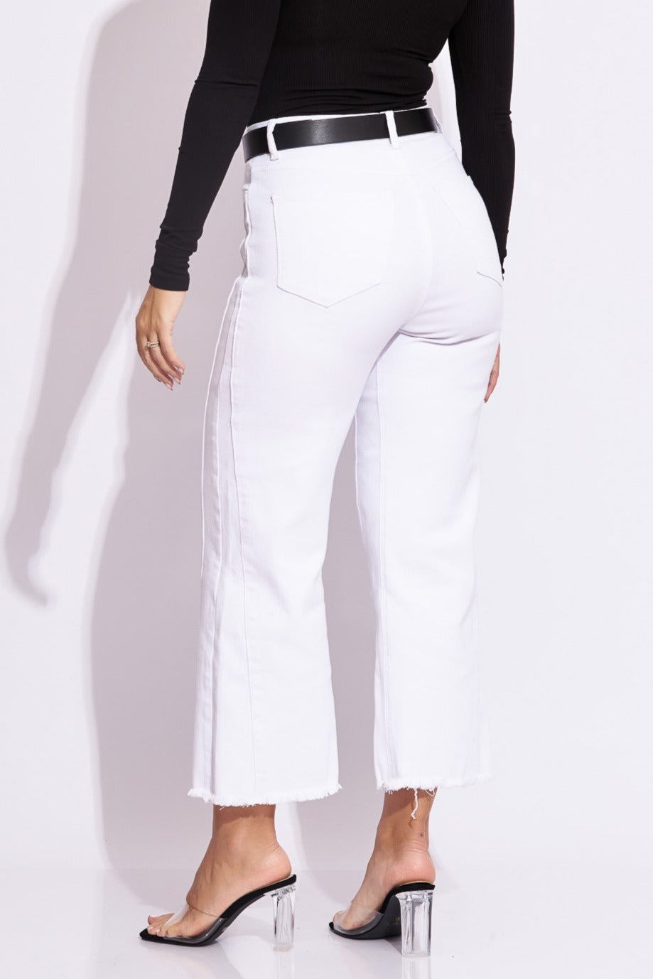 Jeans tipo pescador blanco en tela stretch