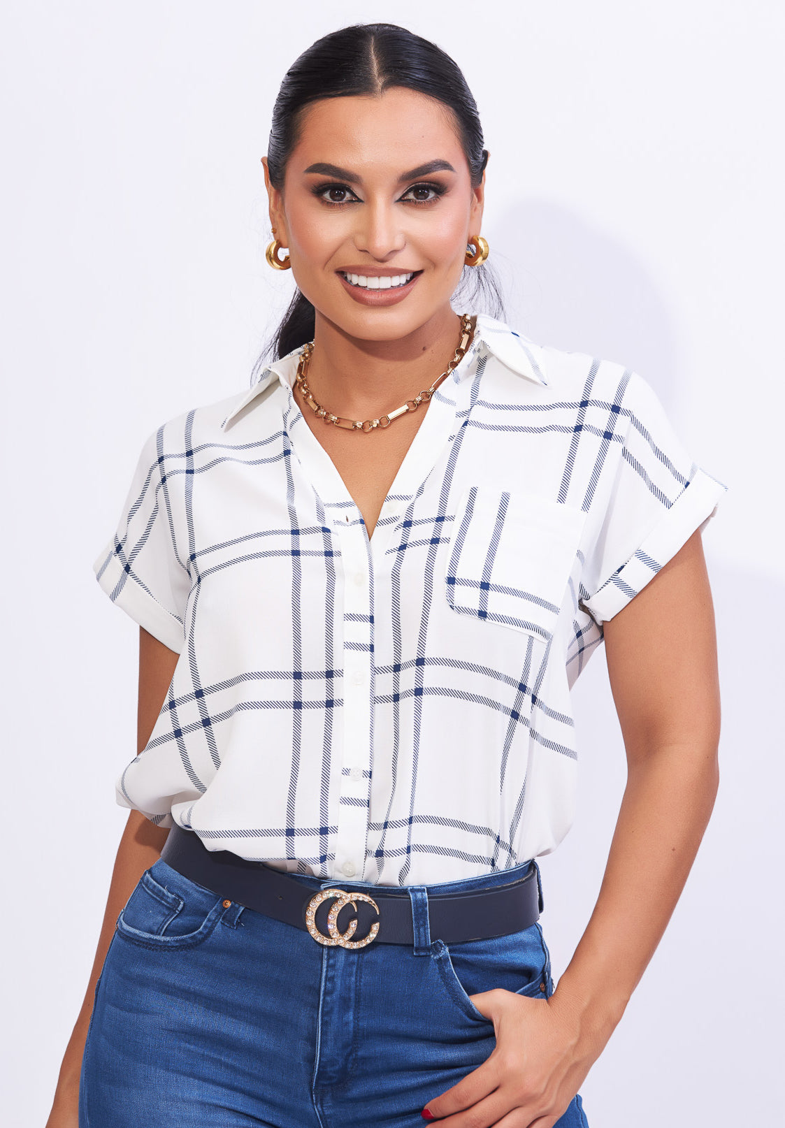 Blusa tipo camisera blanco con azul