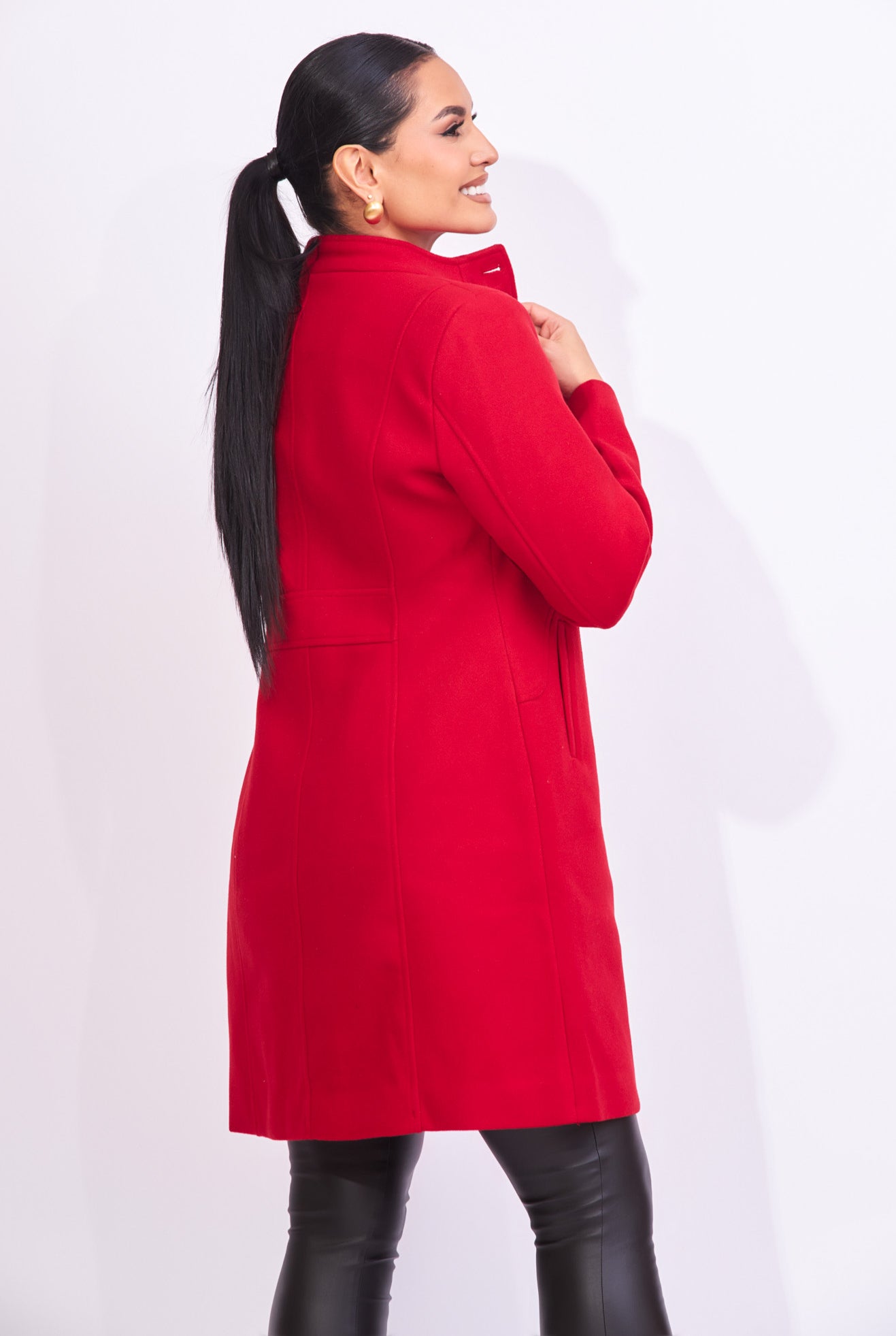 Gabardina roja con botones