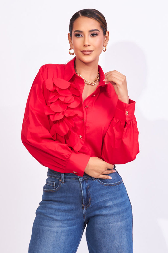 Blusa roja camisera con detalles al frente