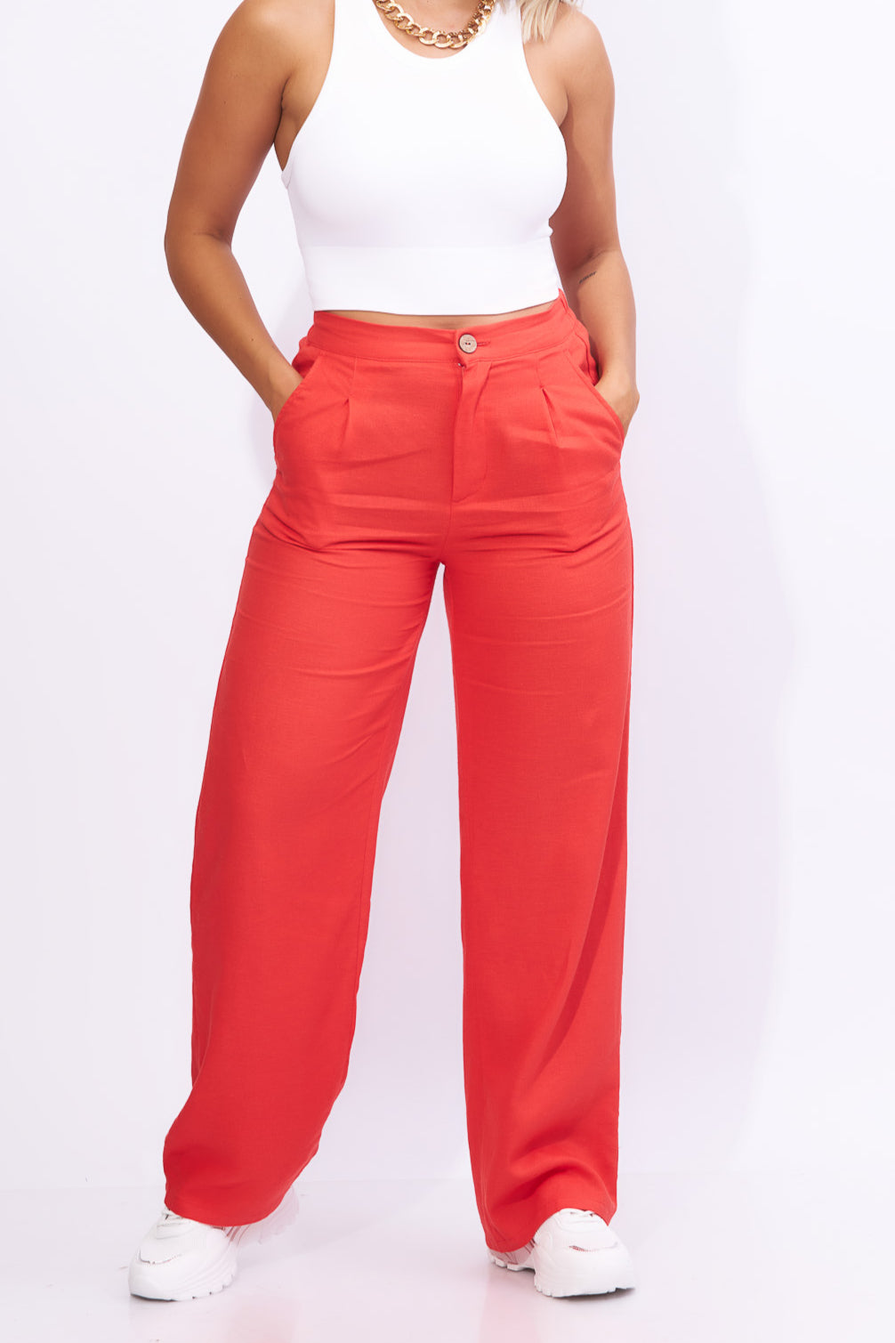 Pantalón naranja en corte recto