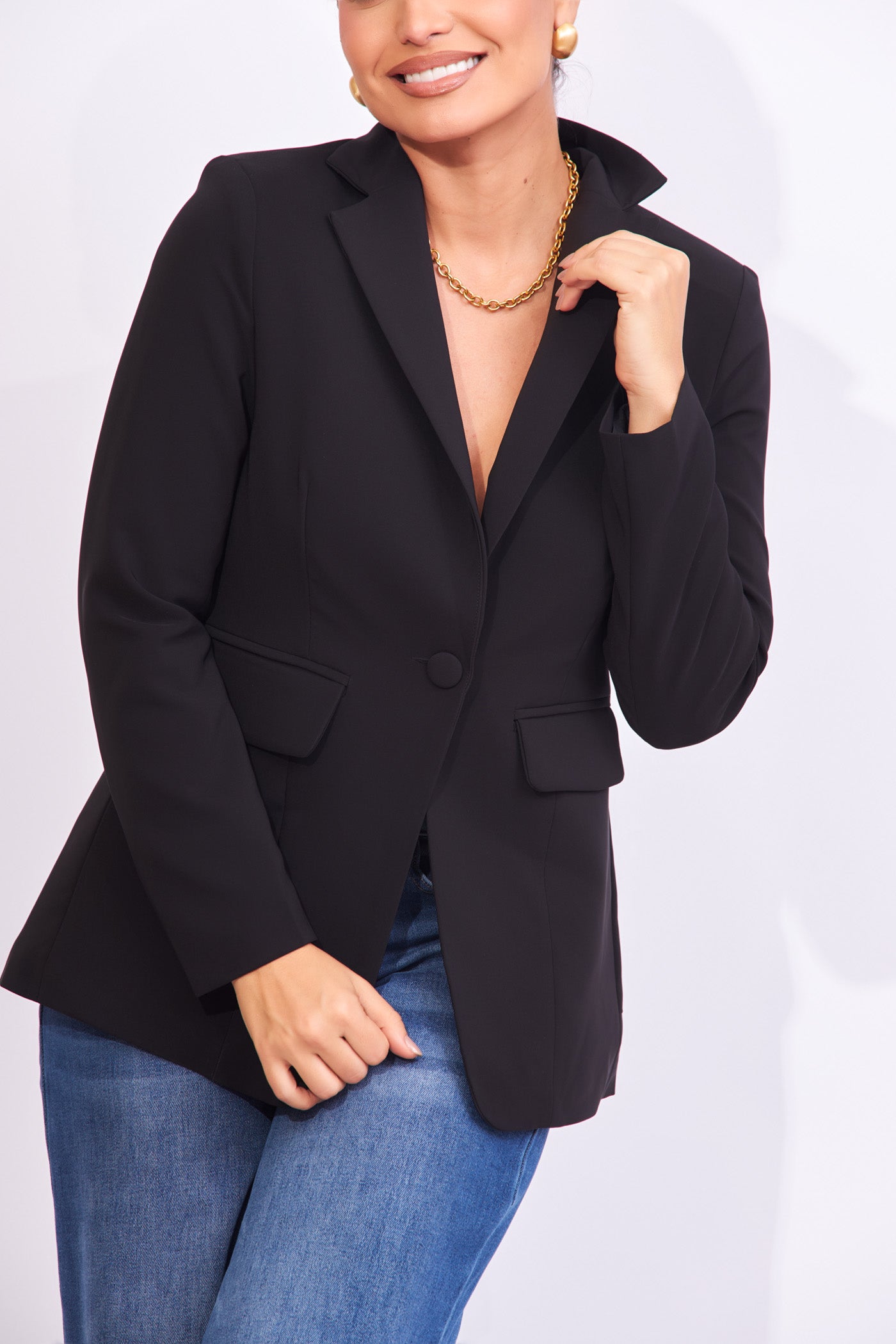 Blazer negro con botón al frente