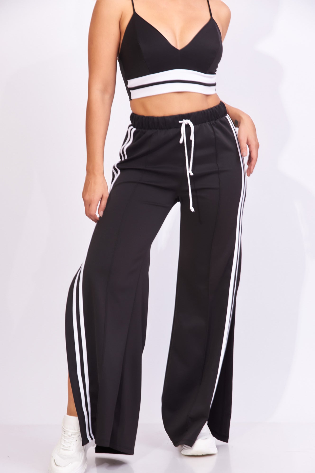 Set deportivo negro en tela stretch