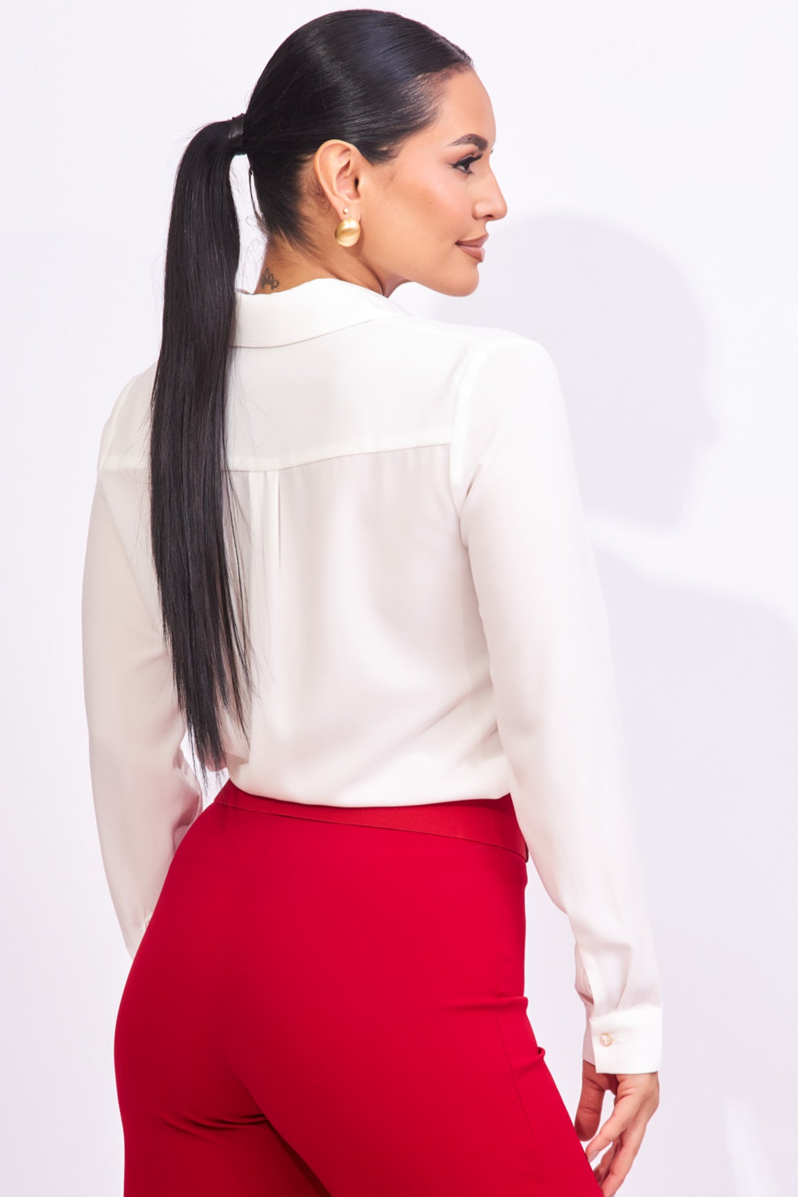 Blusa camisera blanca con detalle en frente