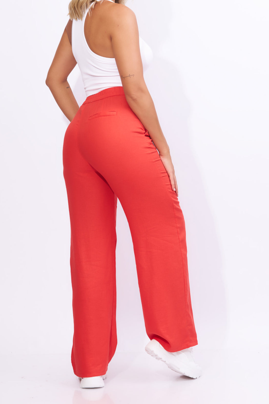 Pantalón naranja en corte recto