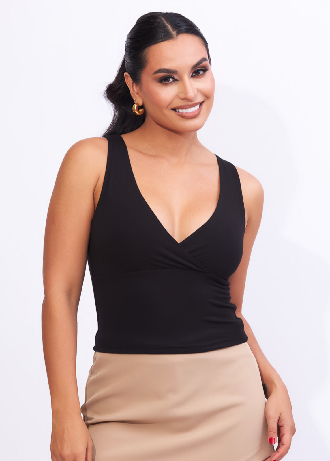 Blusa negra con escote enV