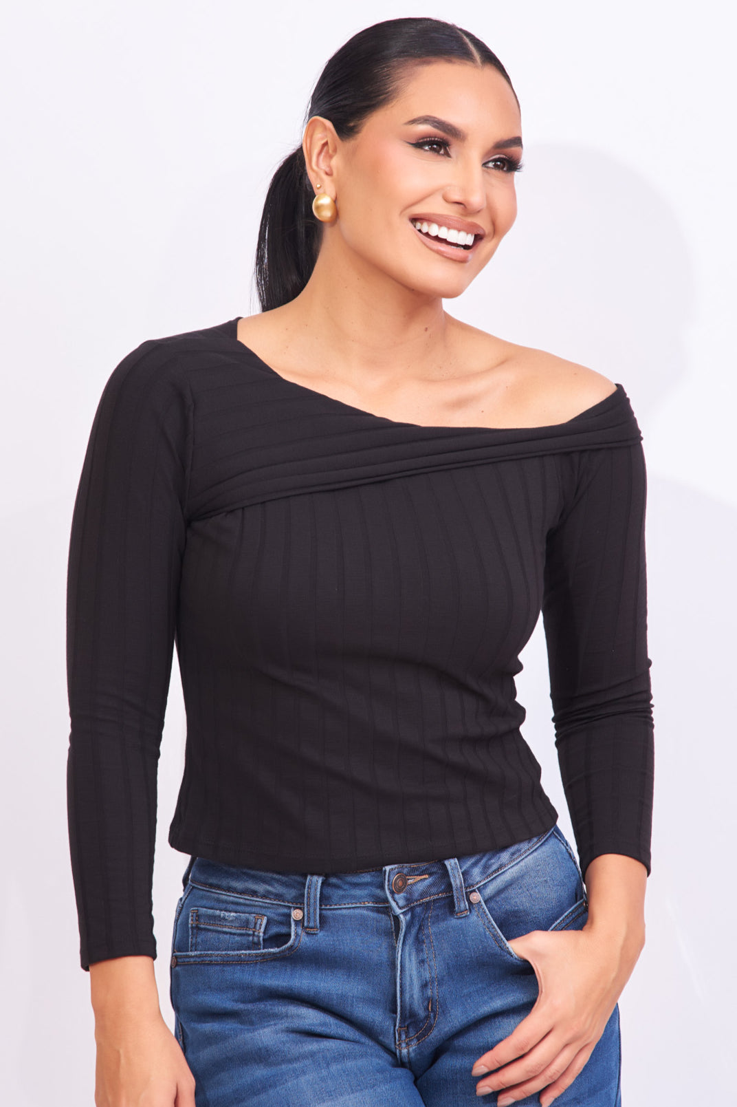 Blusa negra one shoulder