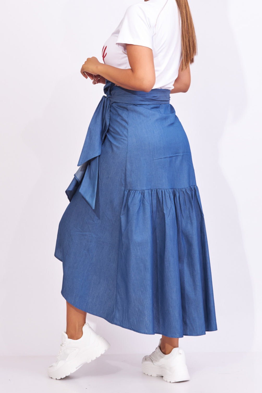 Falda en mezclilla suave color azul drapeada