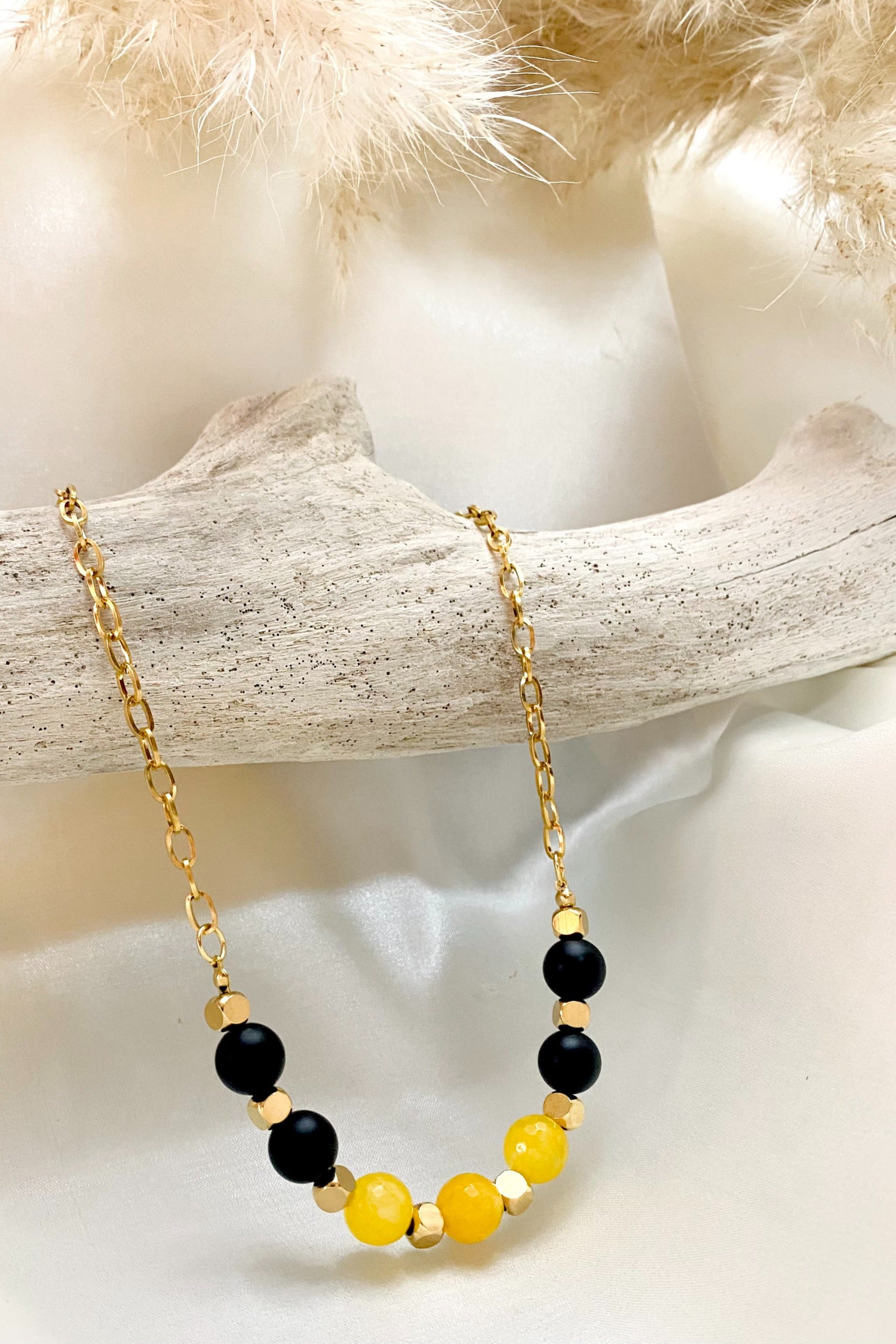 Collar en piedras ágata y black stone