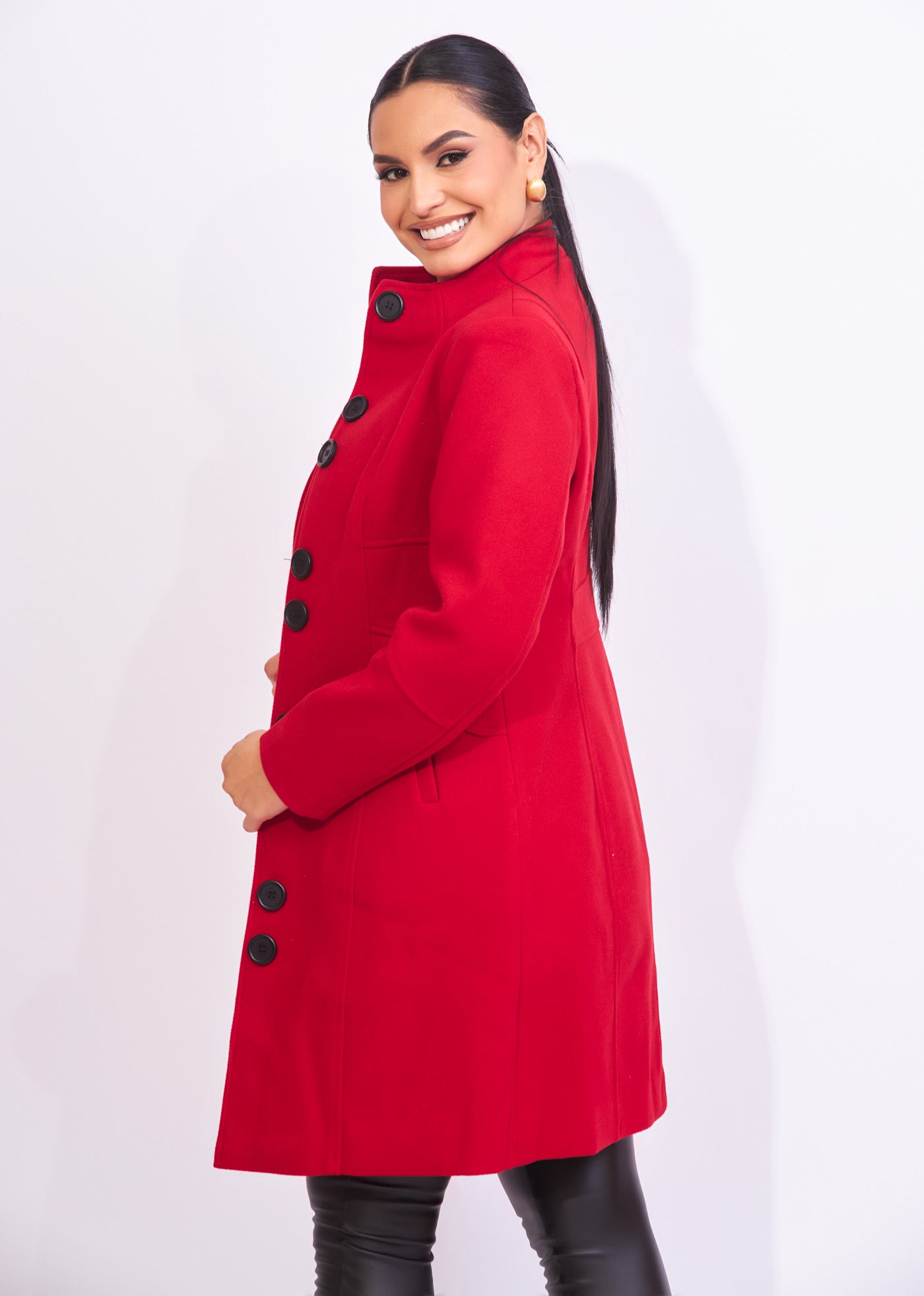 Gabardina roja con botones