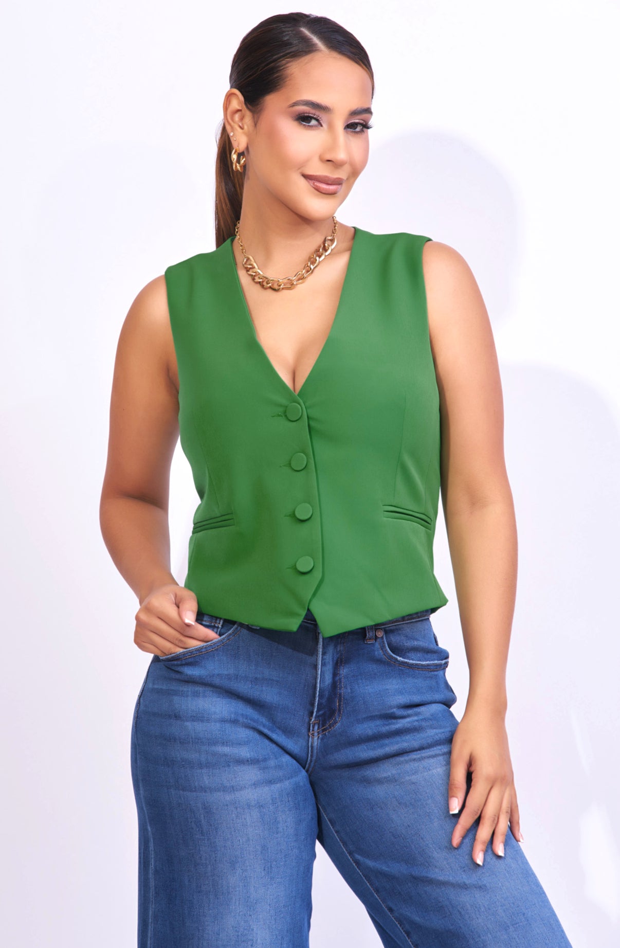 Chaleco verde con botones forrados