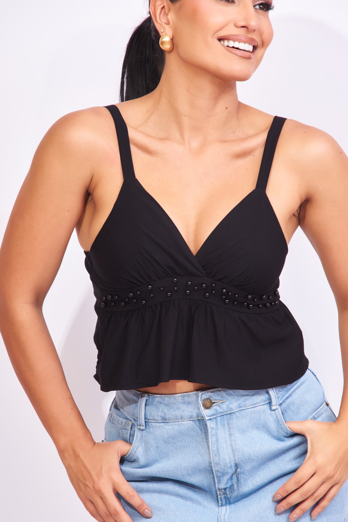 Crop negro con perlas