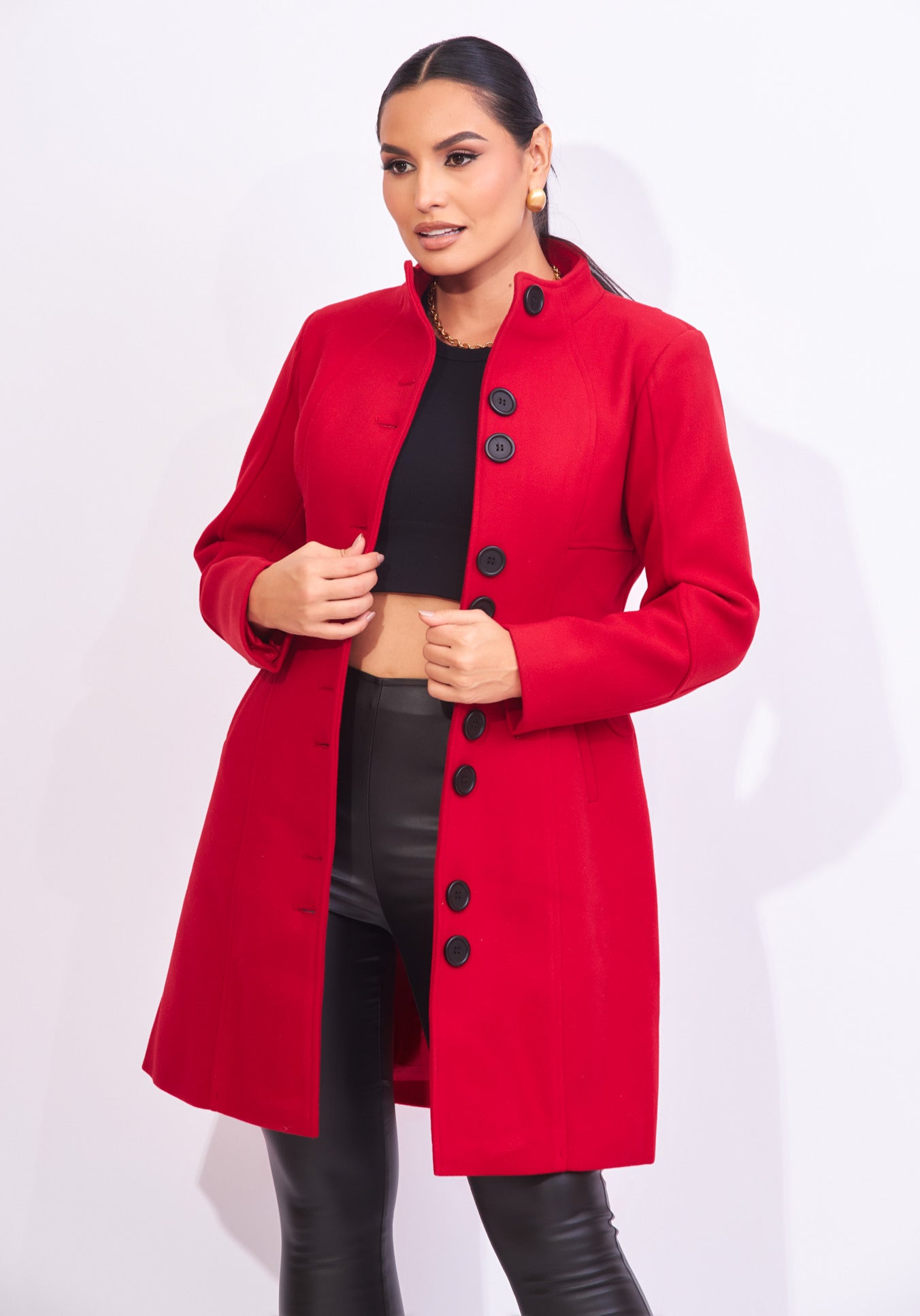 Gabardina roja con botones