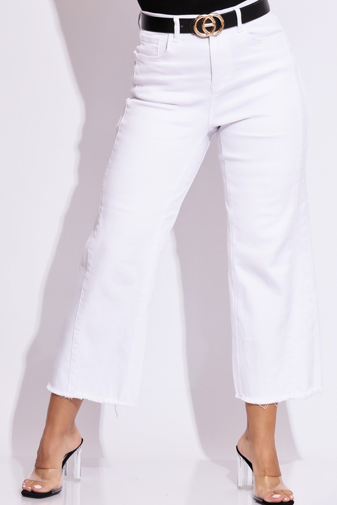 Jeans tipo pescador blanco en tela stretch