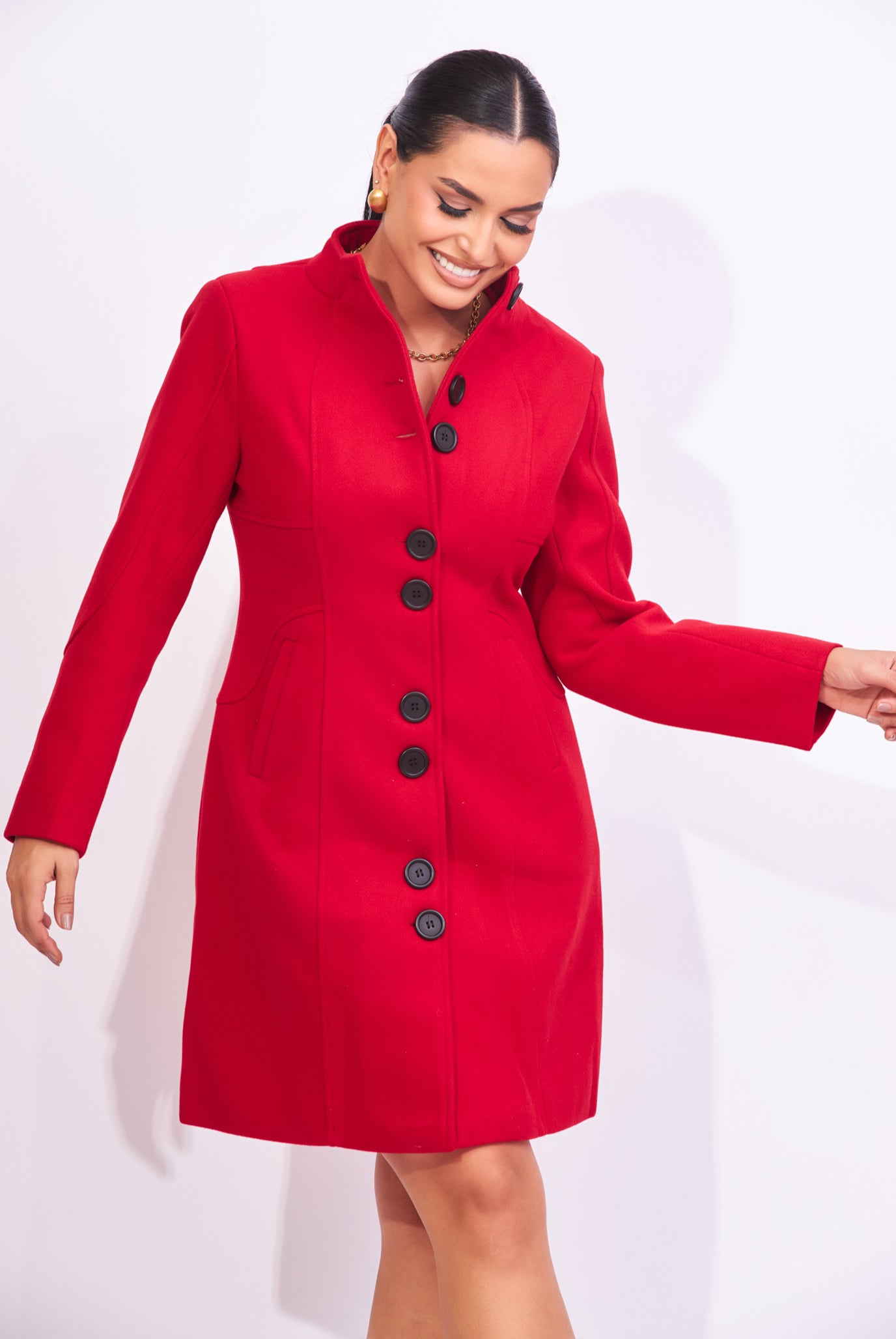 Gabardina roja con botones