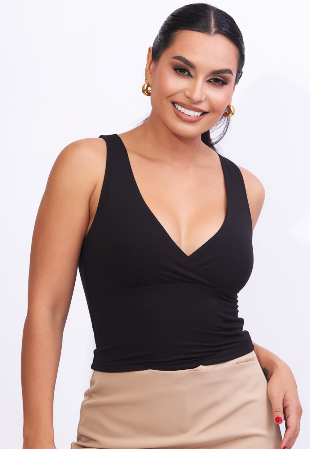 Blusa negra con escote enV