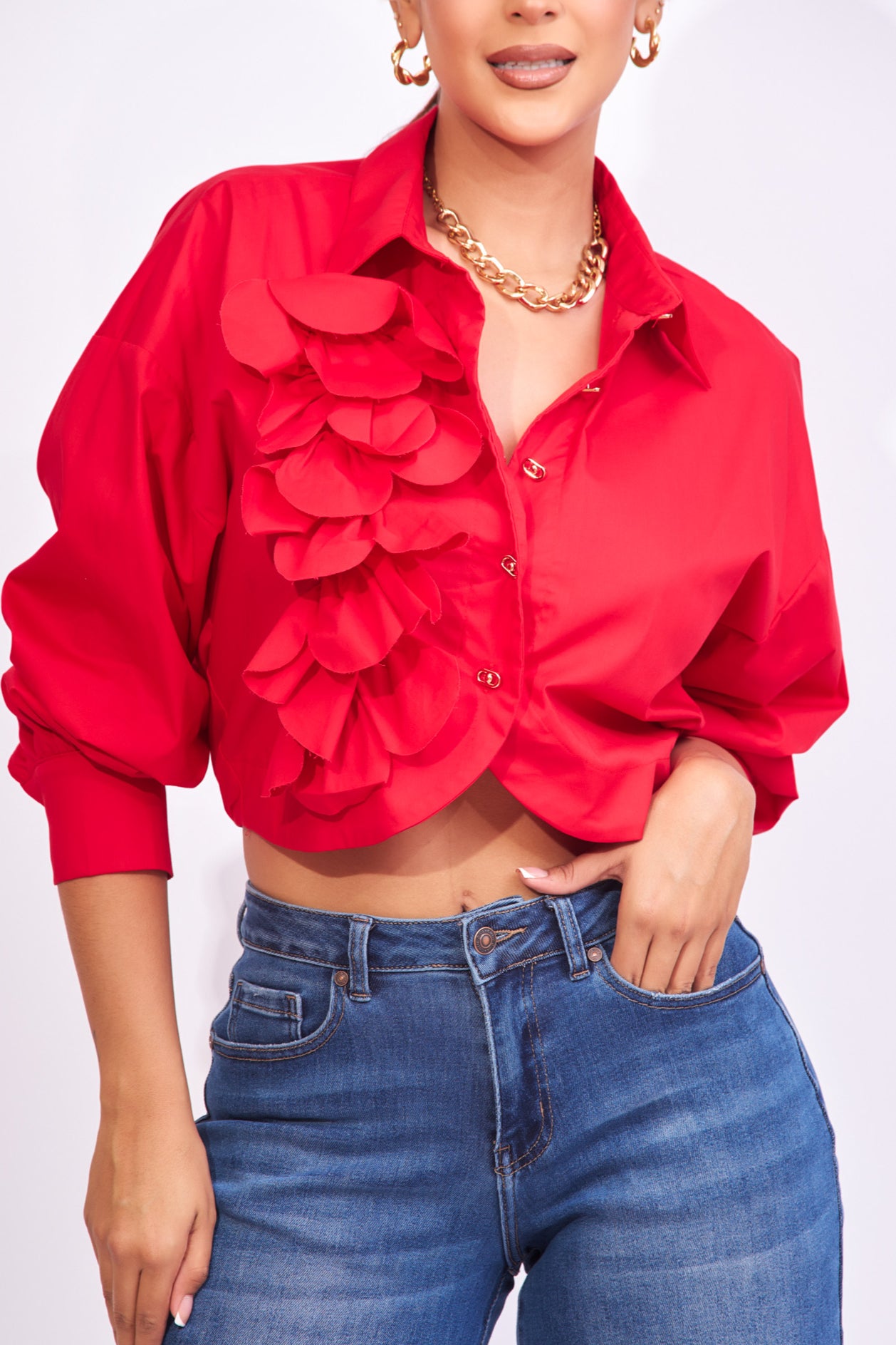 Blusa roja camisera con detalles al frente