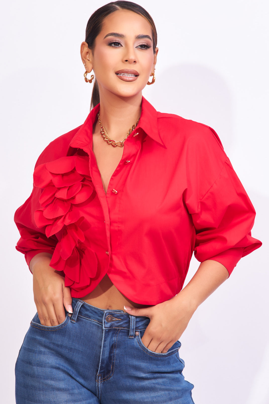 Blusa roja camisera con detalles al frente