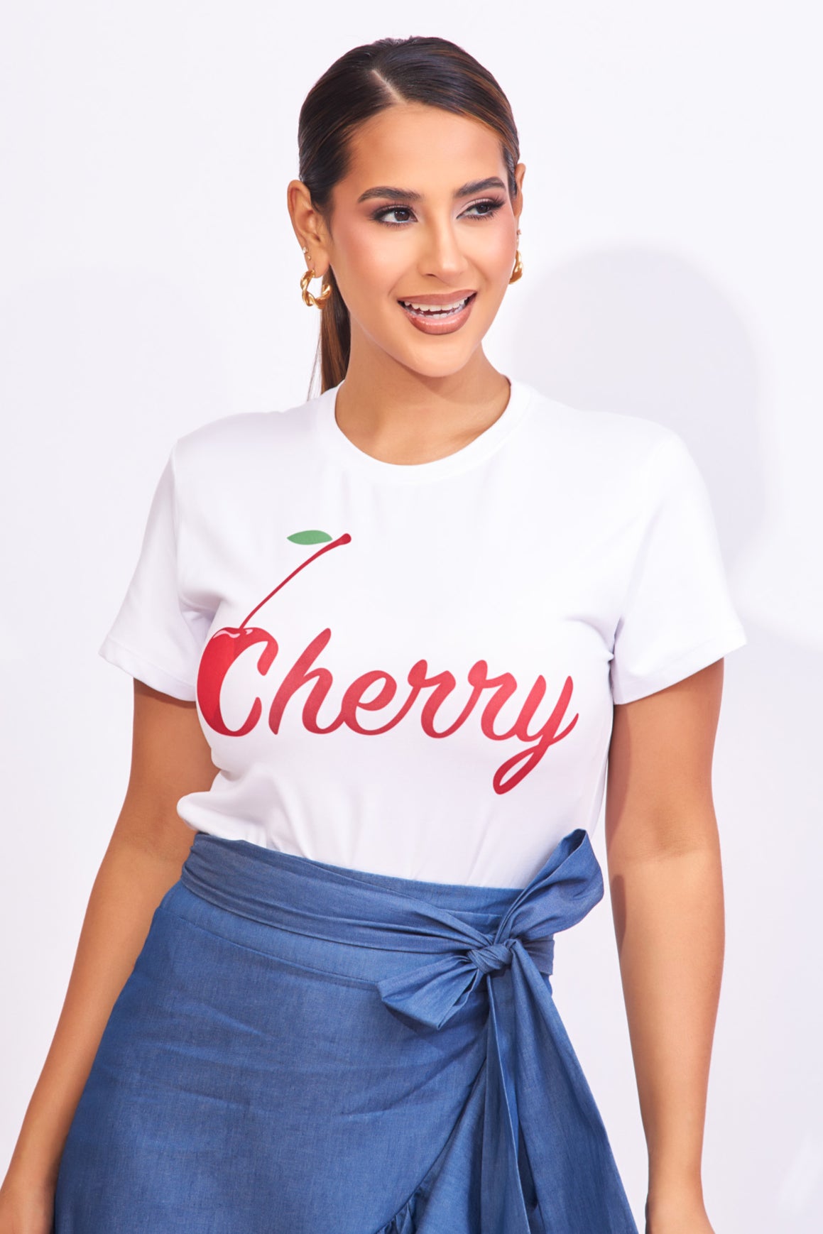 Camiseta blanca con estampado cherry