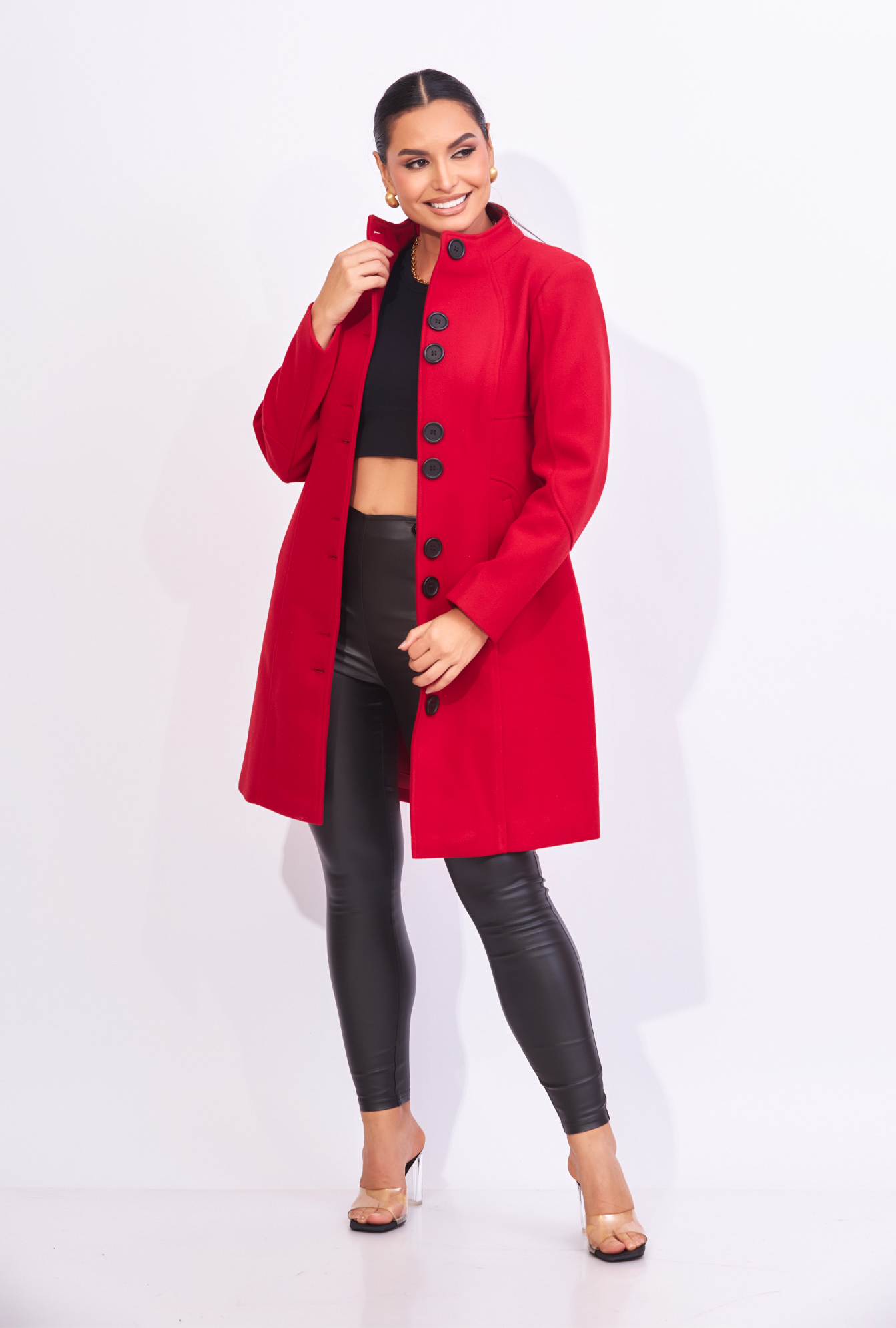 Gabardina roja con botones